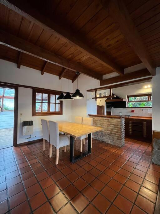 Hermosa y residencial casa en KM 5 Pioneros