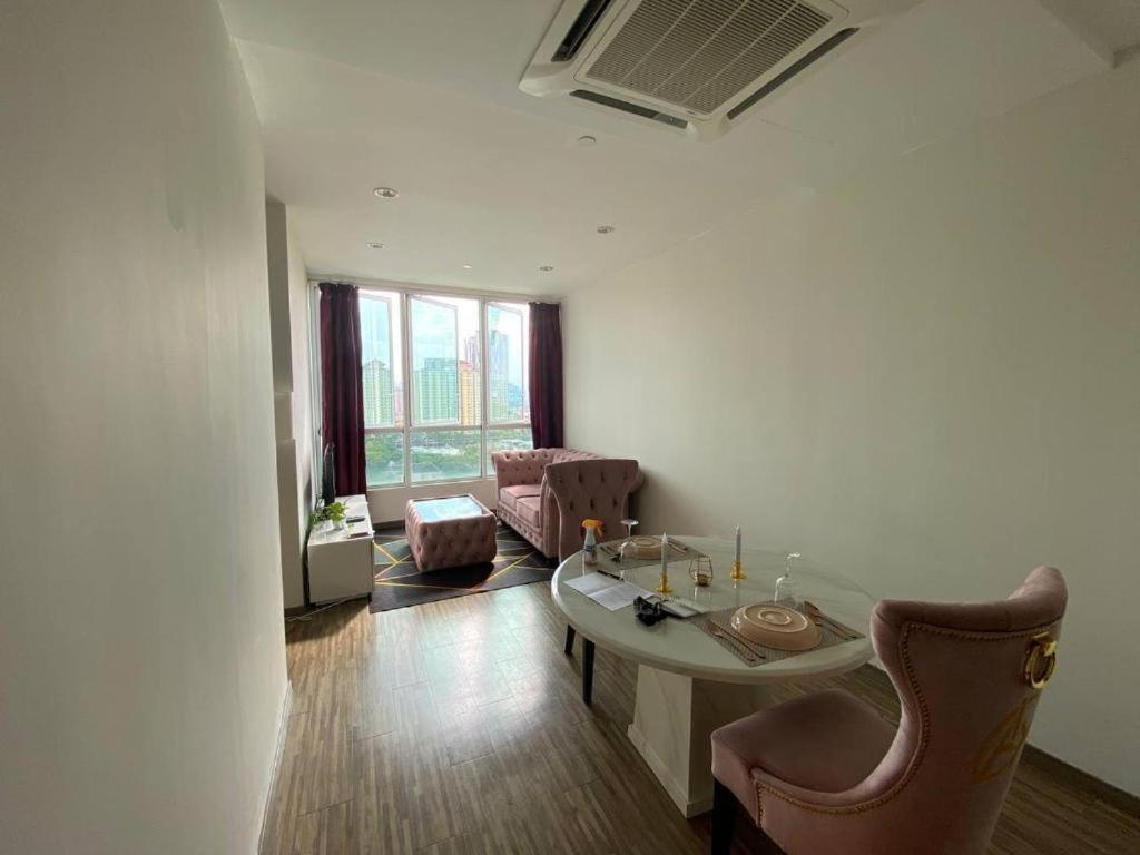 Honeymoon Suite By A Legacy Hotel - KLCC Lake View