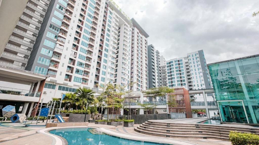 Honeymoon Suite By A Legacy Hotel - KLCC Lake View