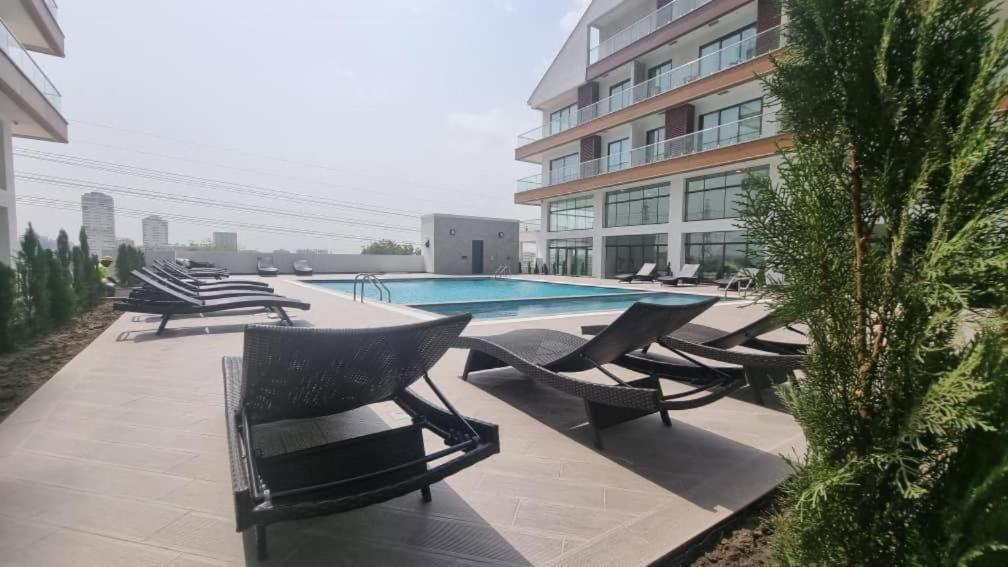 Signature by KMAX PROPERTY