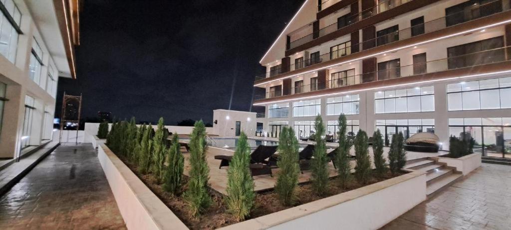 Signature by KMAX PROPERTY