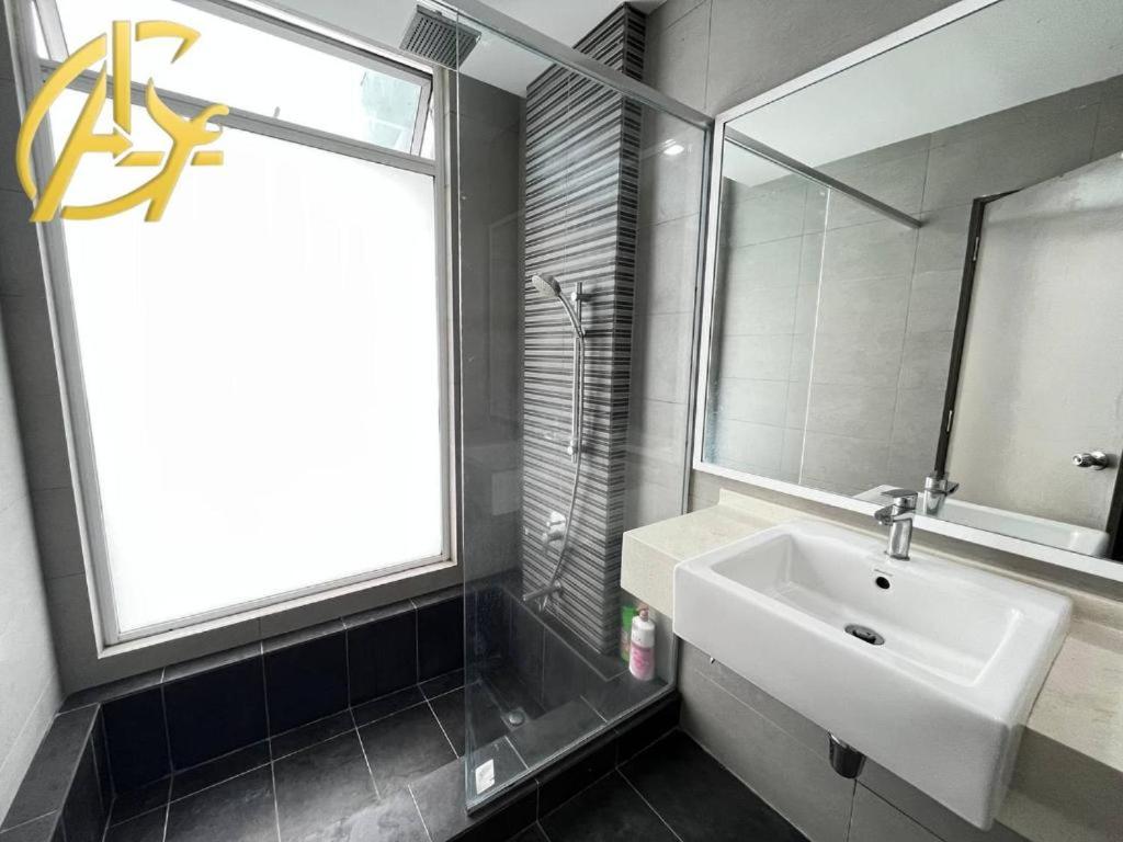 Honeymoon Suite By A Legacy Hotel - KLCC Lake View