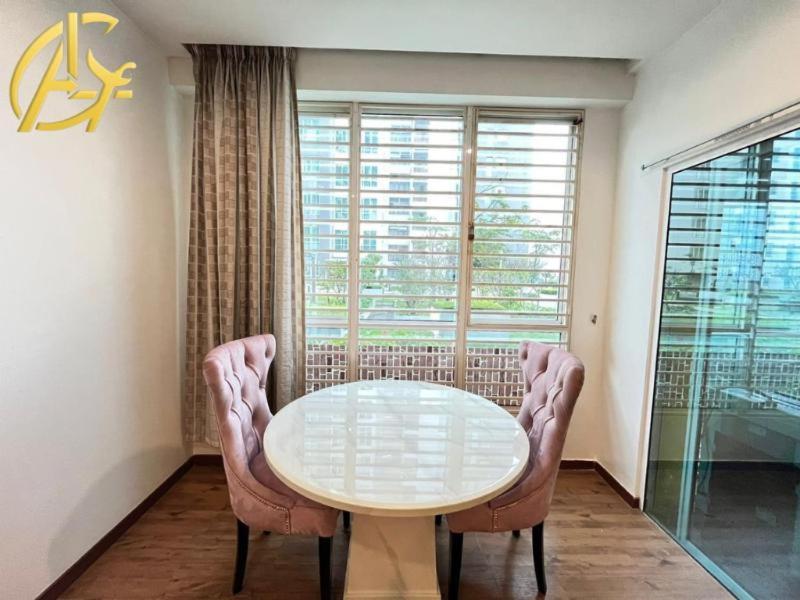 Honeymoon Suite By A Legacy Hotel - KLCC Lake View