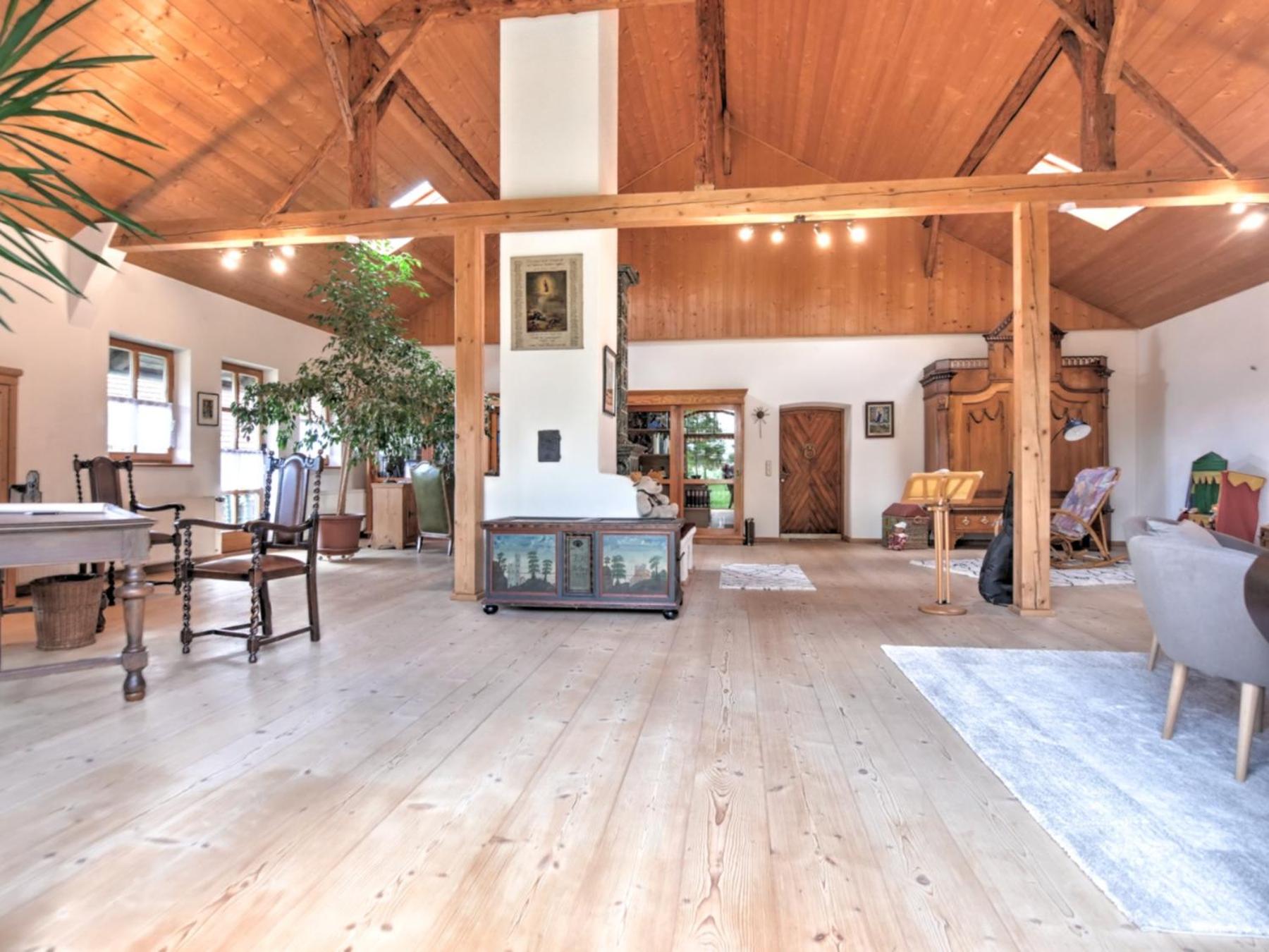 400qm bayerische VILLA 2500qm uneinsehbarer Garten in beliebter Urlaubsregion