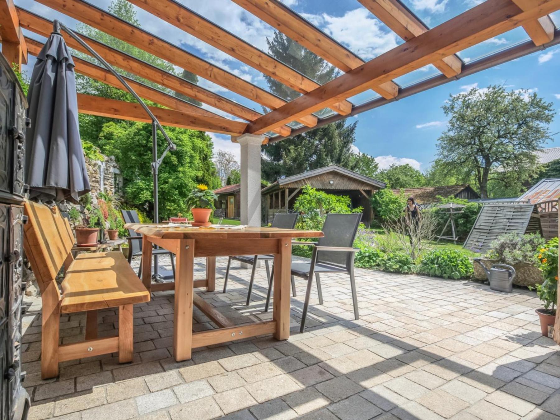 400qm bayerische VILLA 2500qm uneinsehbarer Garten in beliebter Urlaubsregion