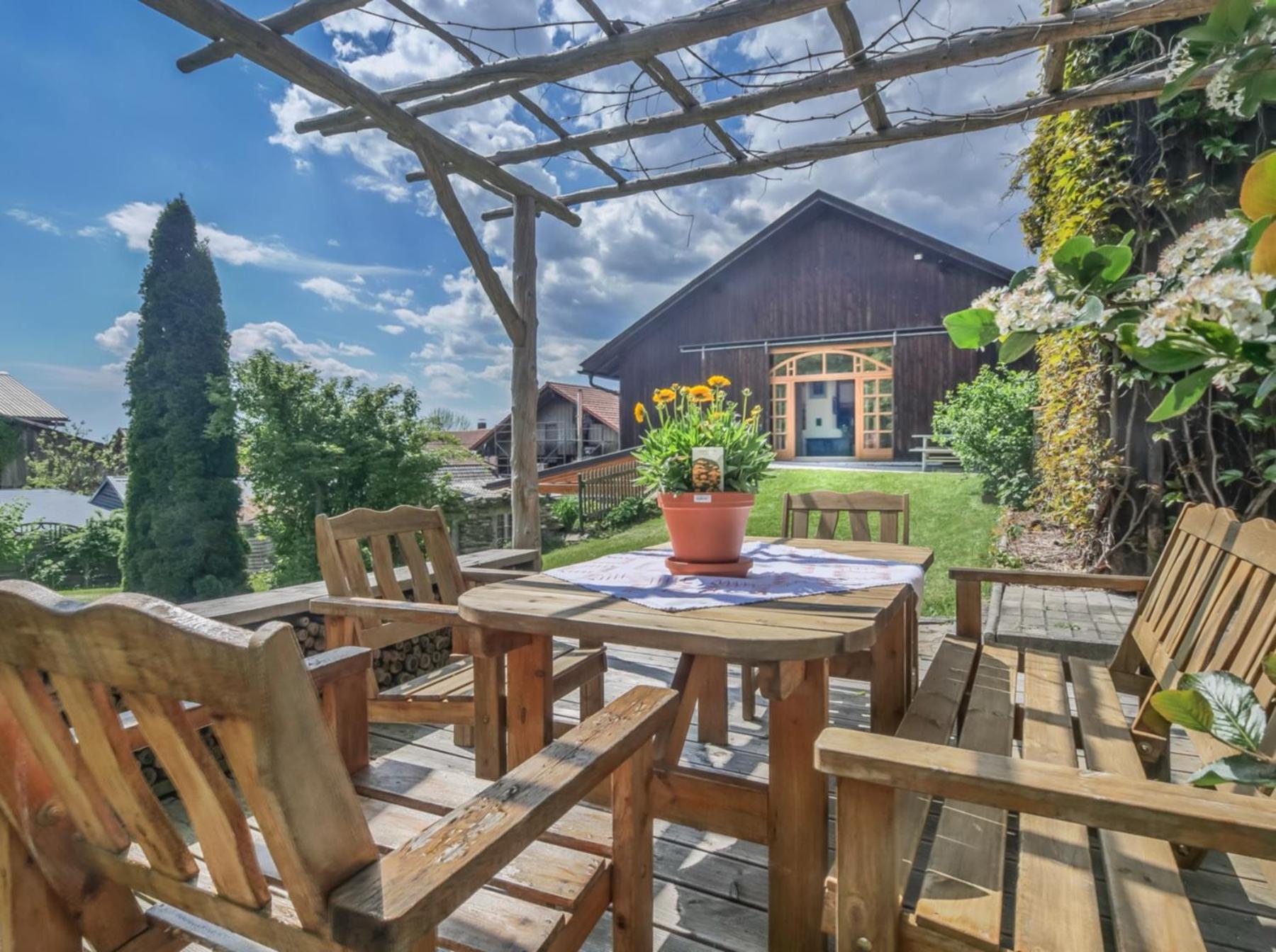 400qm bayerische VILLA 2500qm uneinsehbarer Garten in beliebter Urlaubsregion