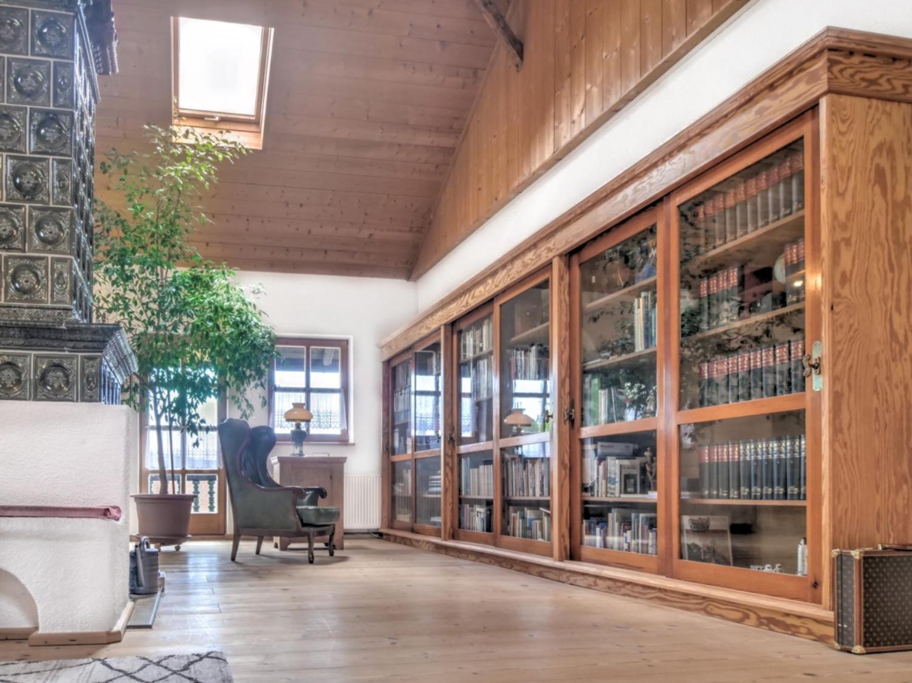 400qm bayerische VILLA 2500qm uneinsehbarer Garten in beliebter Urlaubsregion