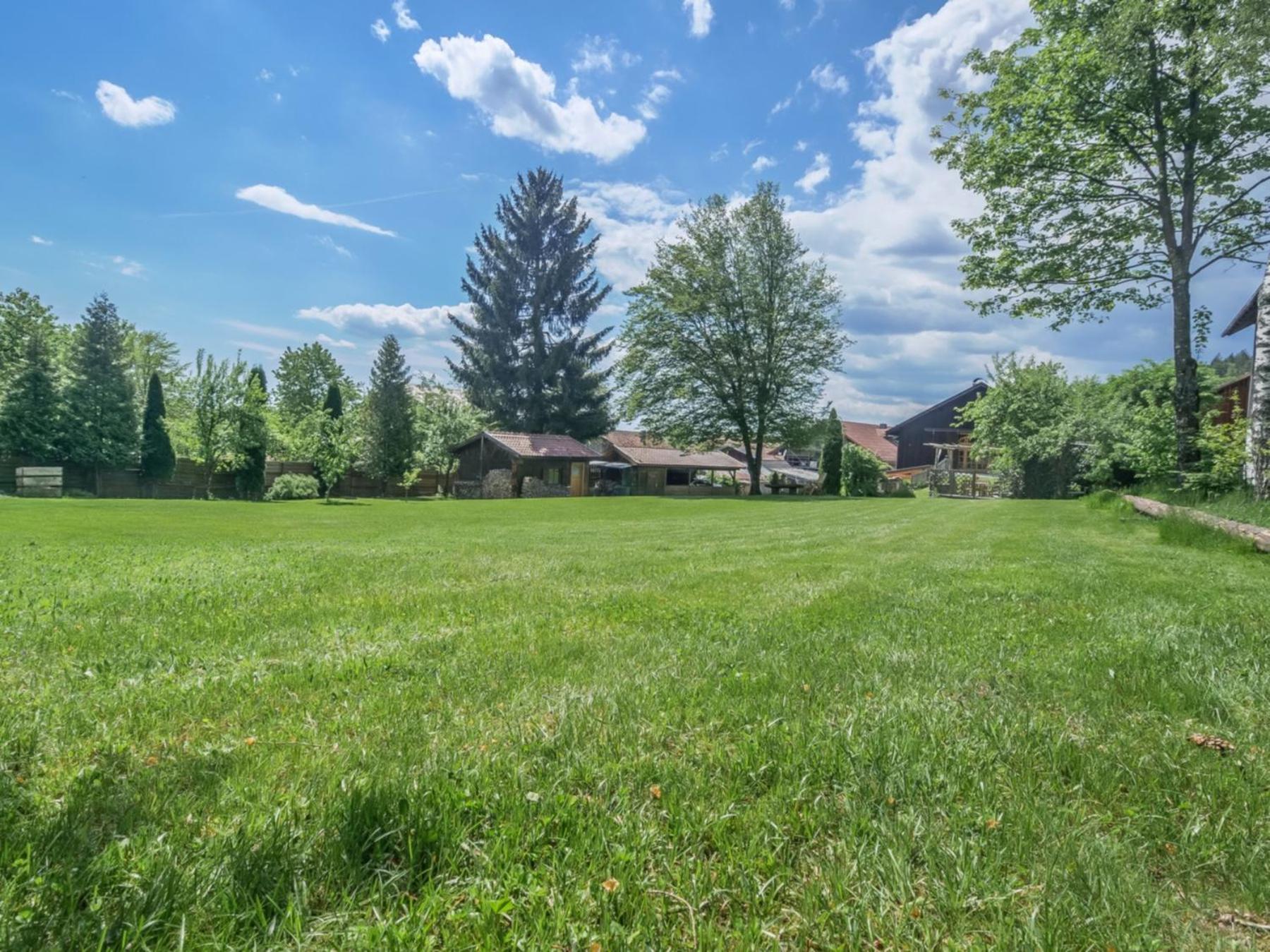 400qm bayerische VILLA 2500qm uneinsehbarer Garten in beliebter Urlaubsregion