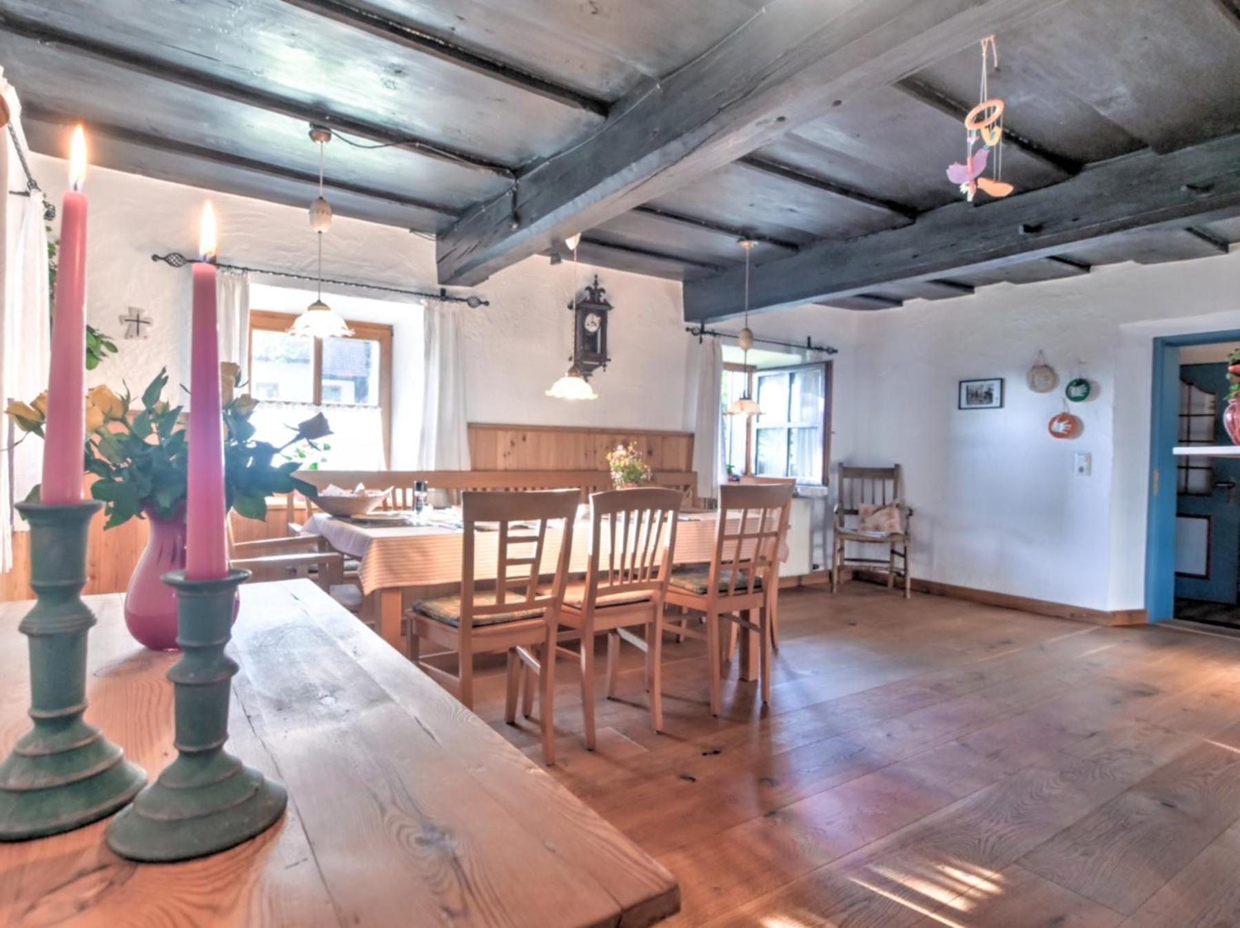 400qm bayerische VILLA 2500qm uneinsehbarer Garten in beliebter Urlaubsregion