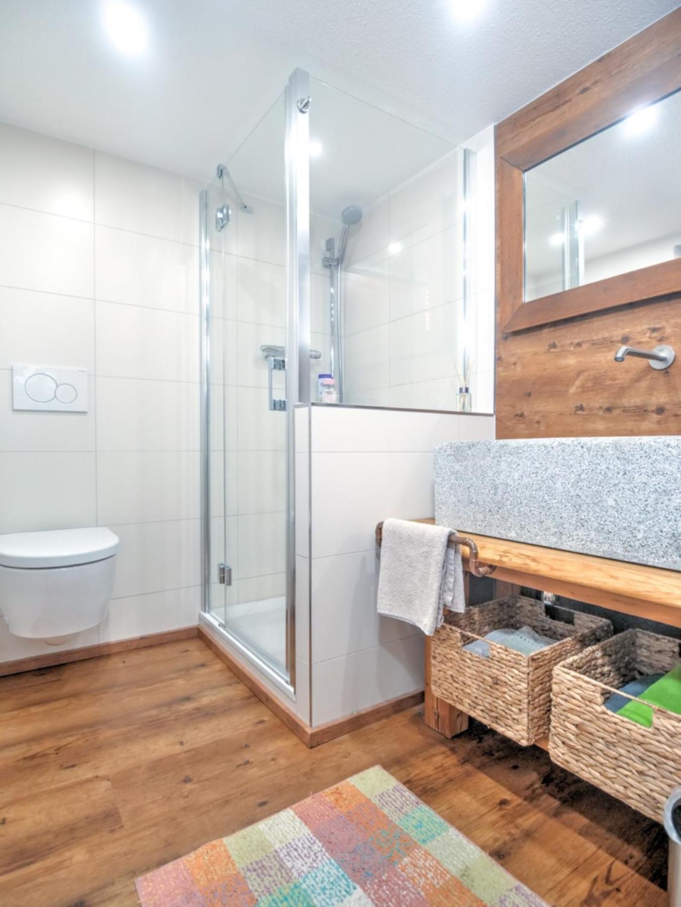 400qm bayerische VILLA 2500qm uneinsehbarer Garten in beliebter Urlaubsregion