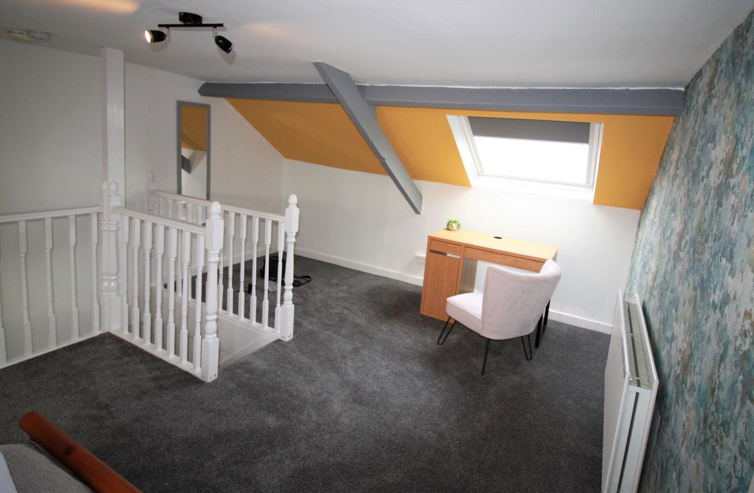 Westbourne - Spacious 4 bed flat with free parking view 5