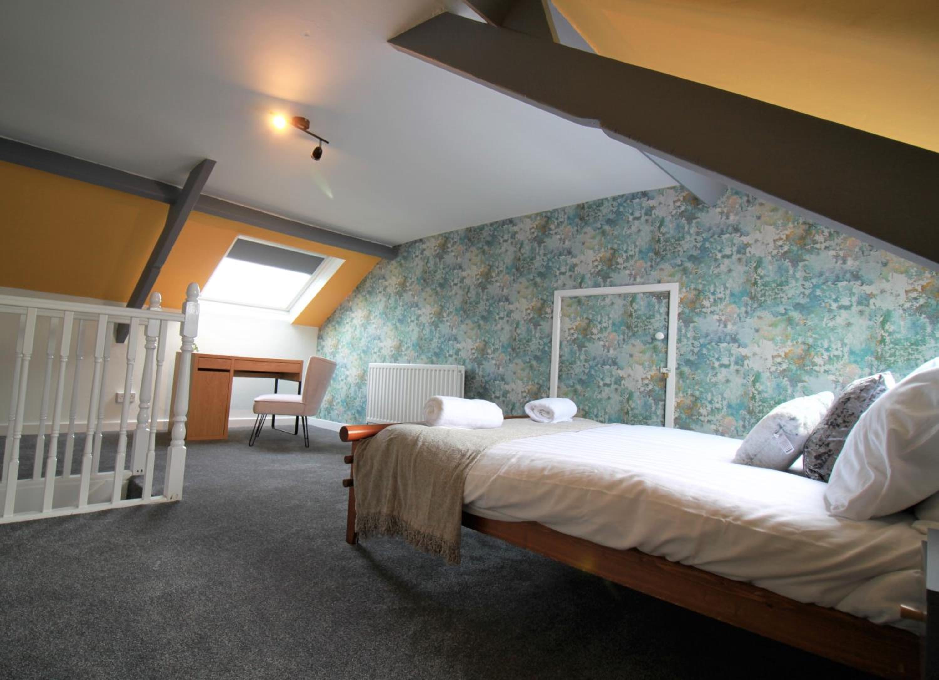 Westbourne - Spacious 4 bed flat with free parking view 2