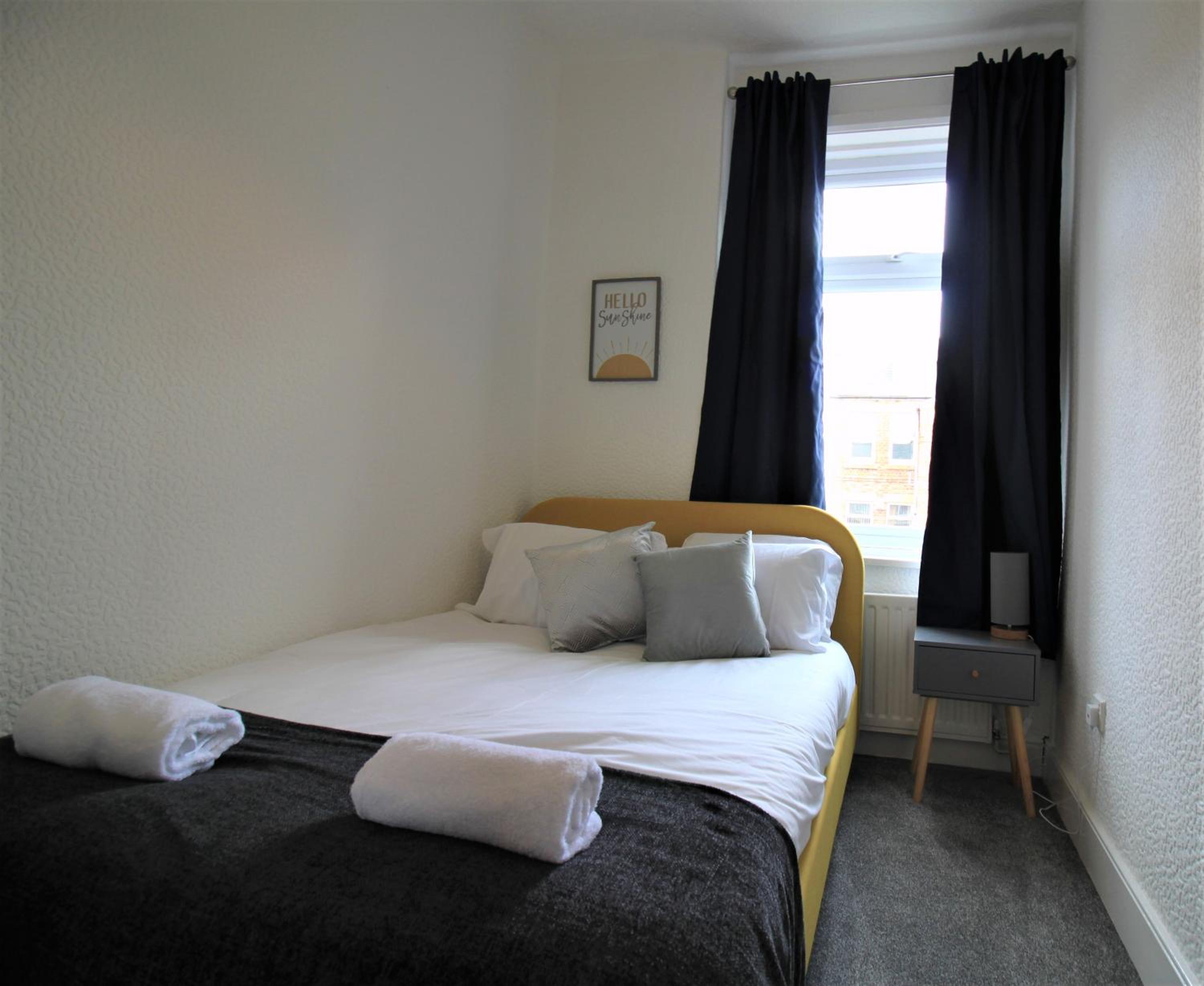 Westbourne - Spacious 4 bed flat with free parking view 4