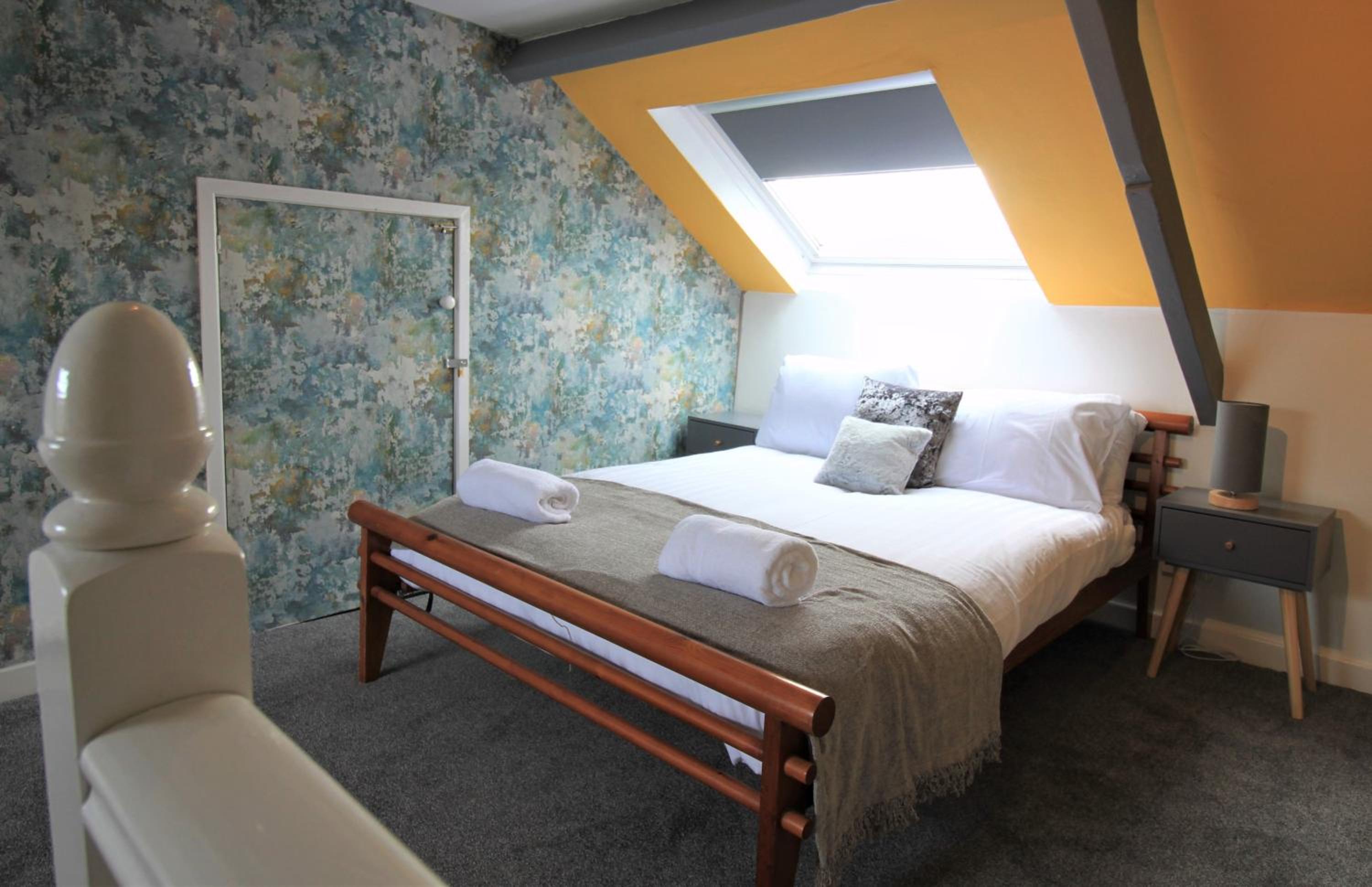Westbourne - Spacious 4 bed flat with free parking view 3