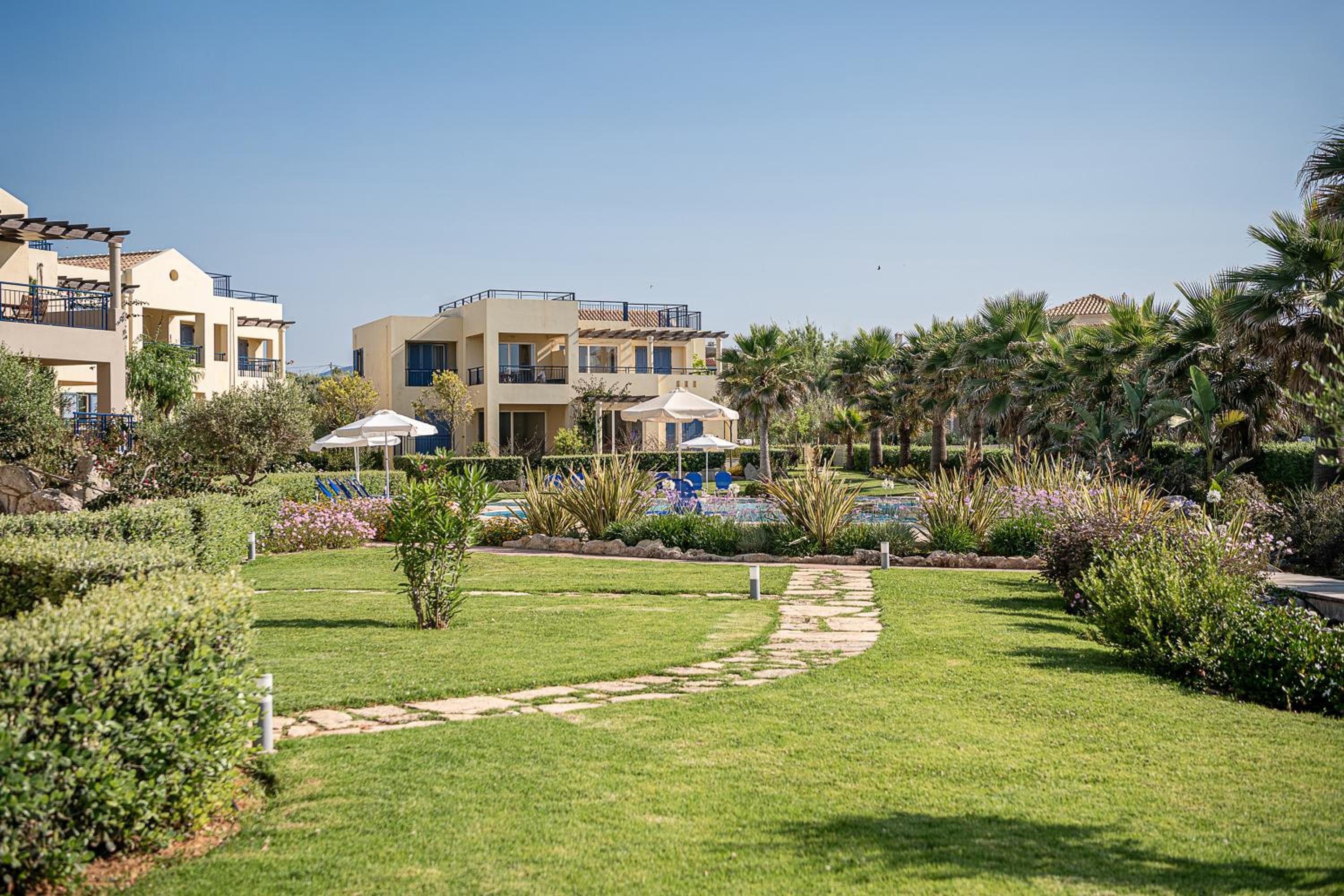Calmaliving Seaside apartments with pool