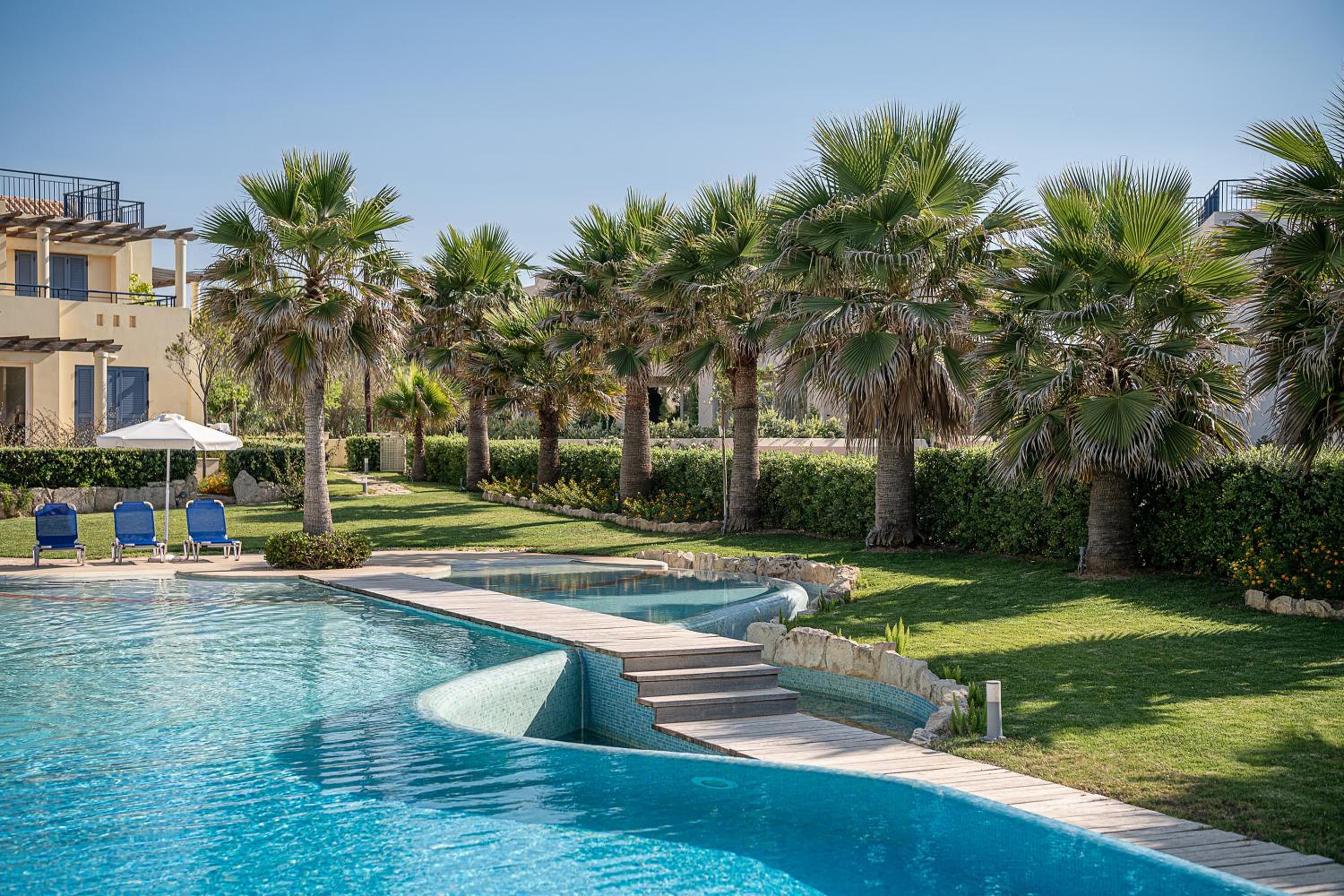 Calmaliving Seaside apartments with pool