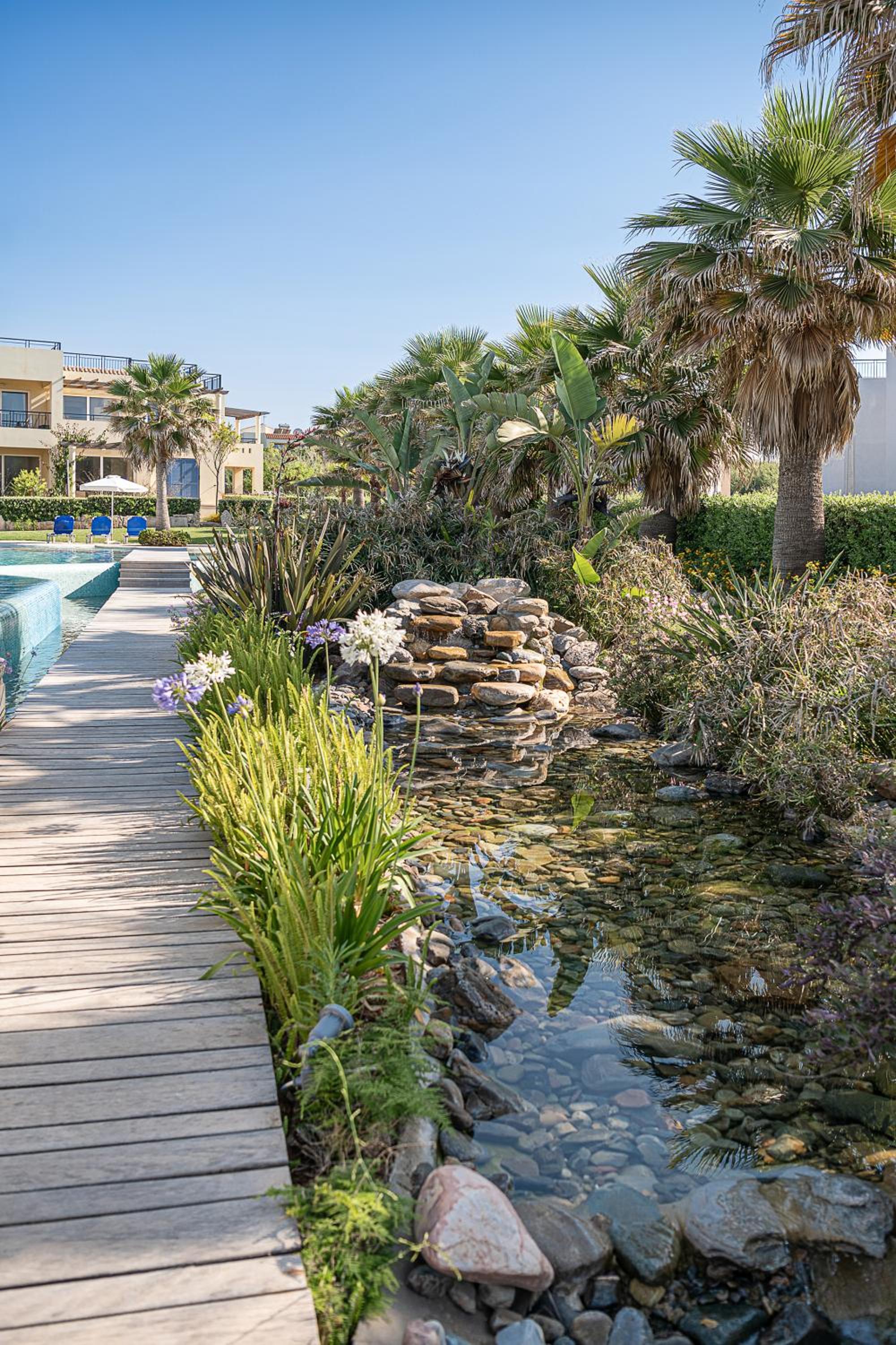 Calmaliving Seaside apartments with pool