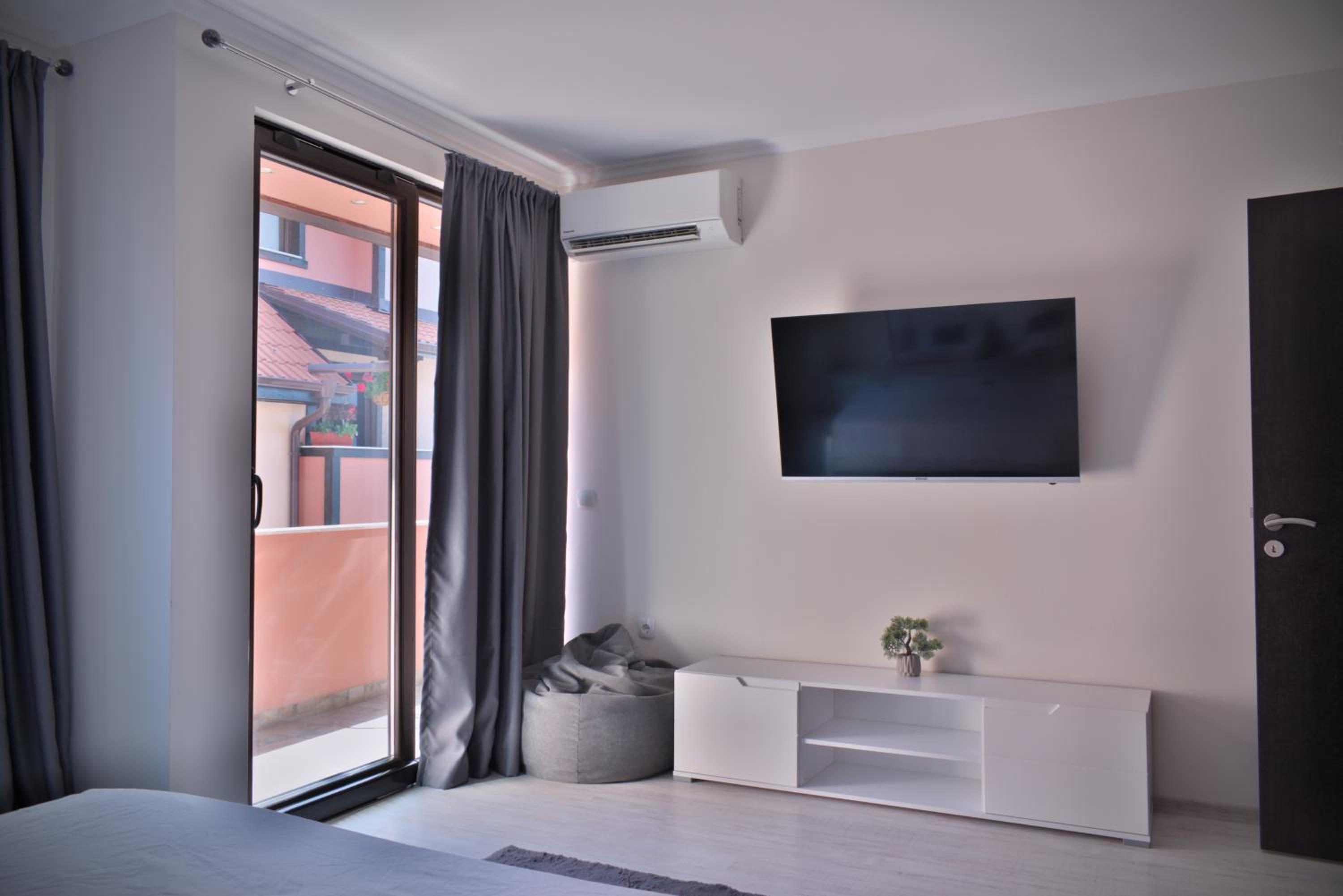 Medius Park Apartment view 4