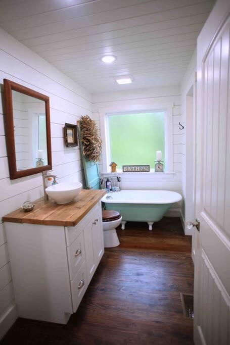 NEW Hilltop Cabin 35 min South of Nashville view 5