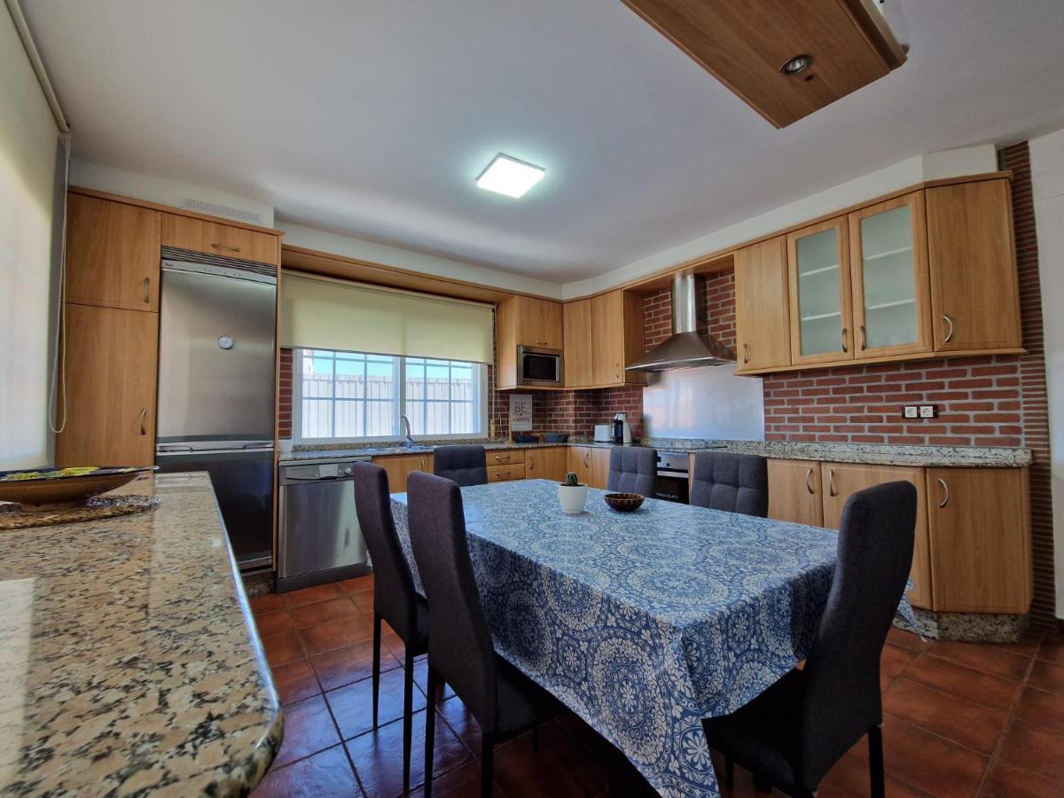 Hotel Amplio y céntrico piso en O Grove - Image 1