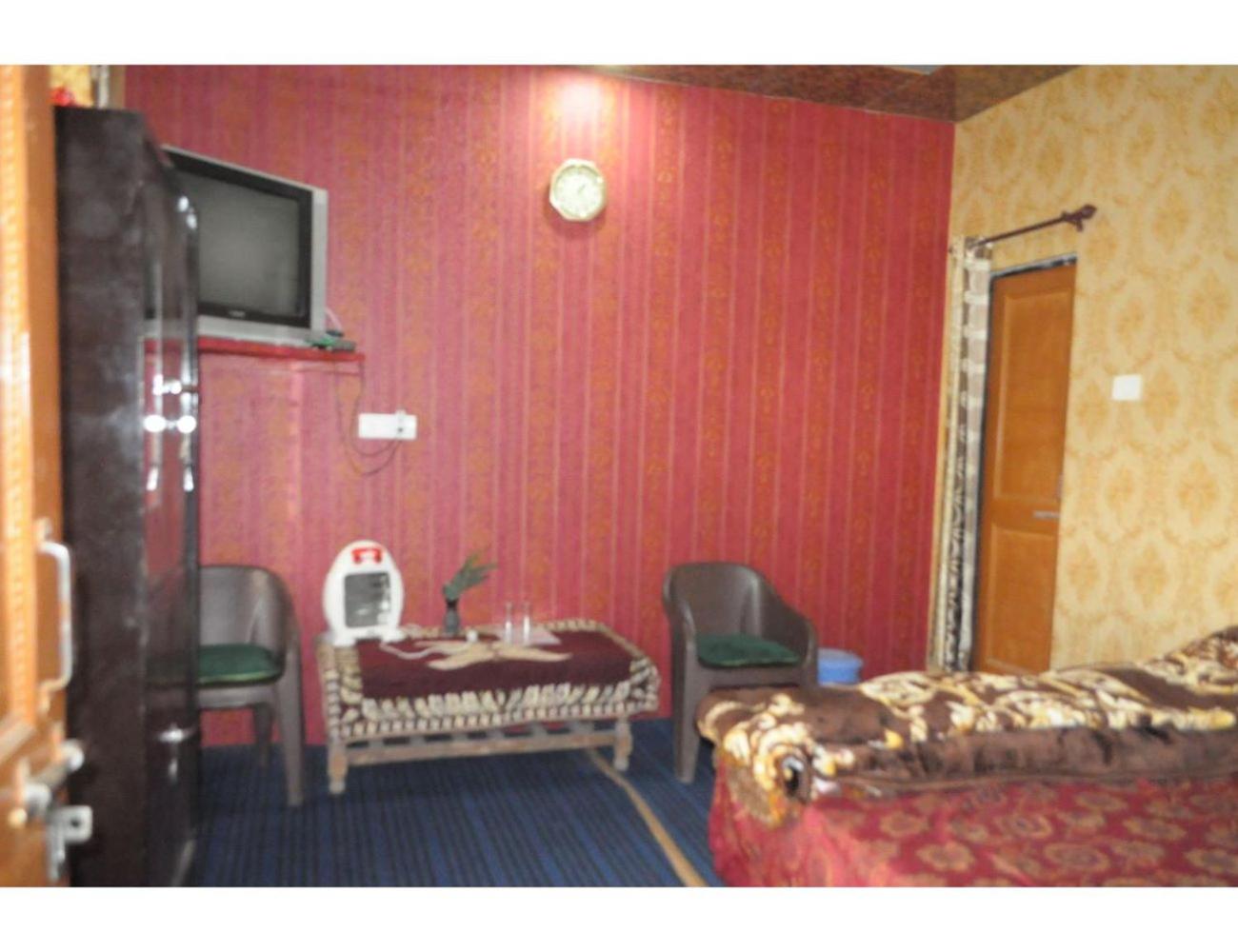 Safaya Paying Guest House and Home Stay, Patnitop view 4