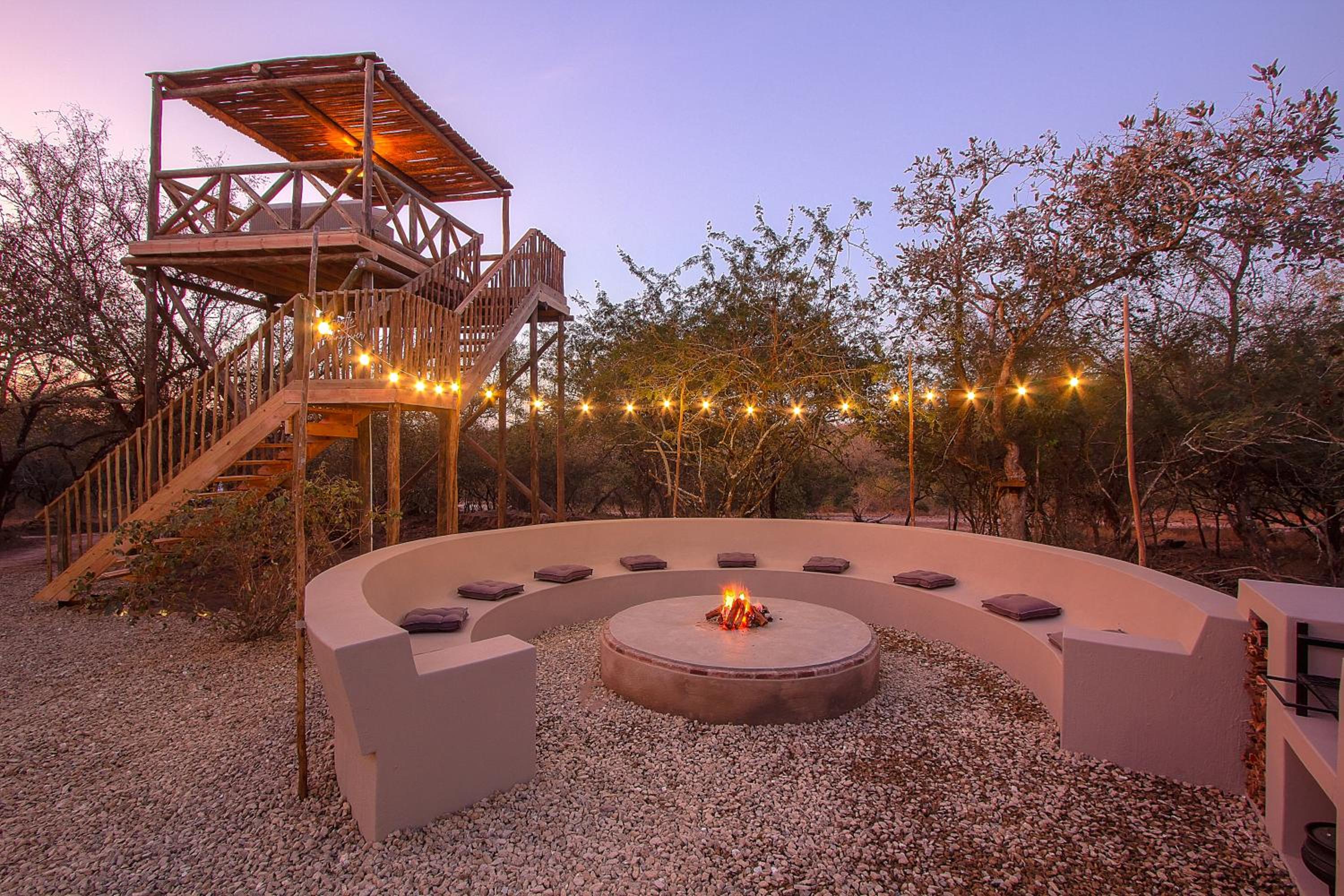 MRLTH Luxury Safari Villa, Close to KNP, Giraffe-Feeding-Tower, Spa-Bath, Boma view 2