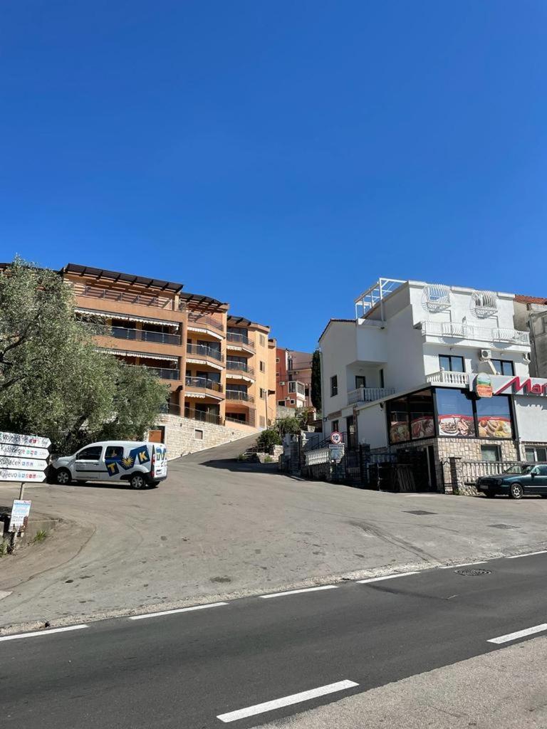 ElleNata by the sea