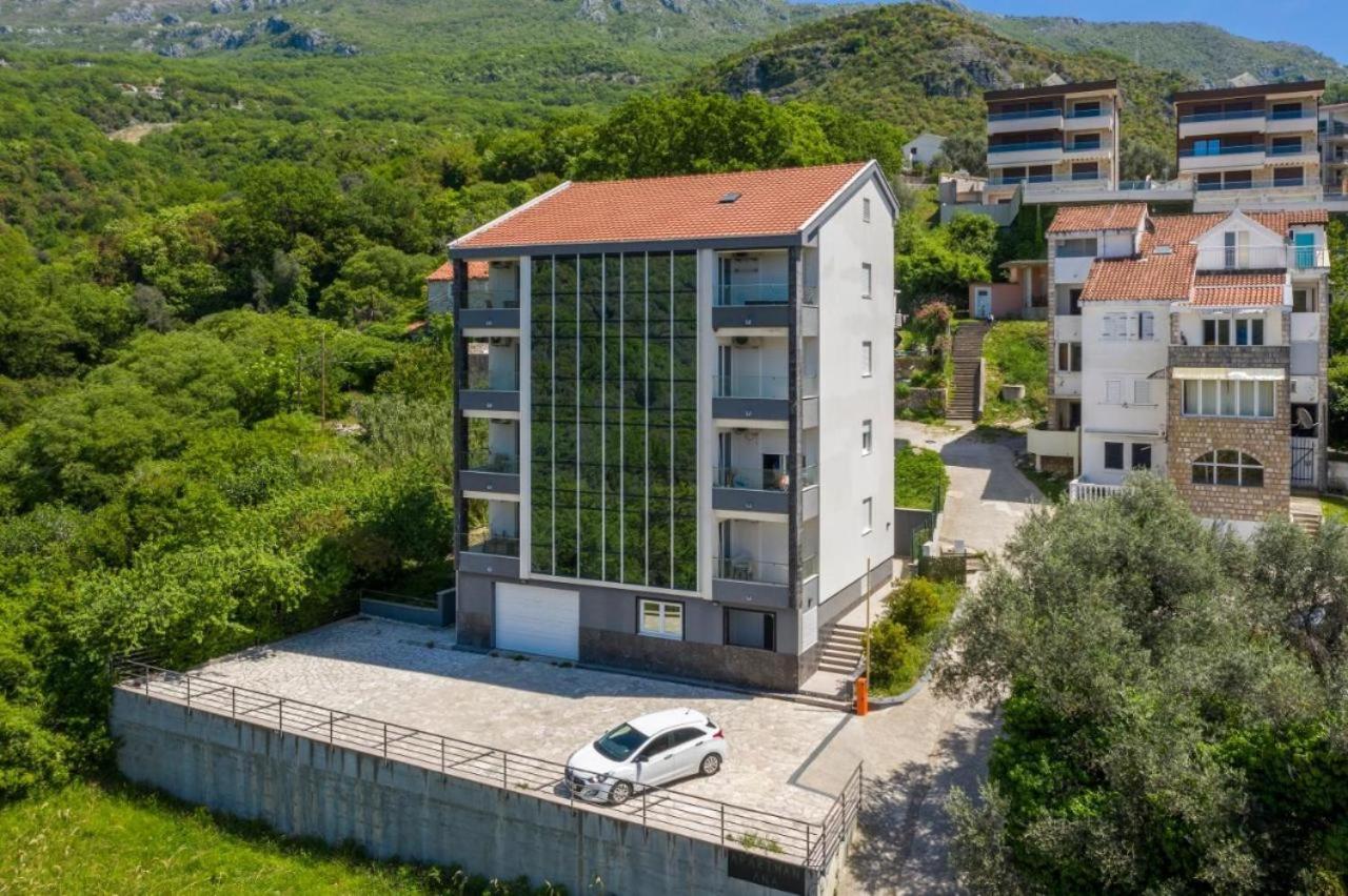 ElleNata by the sea