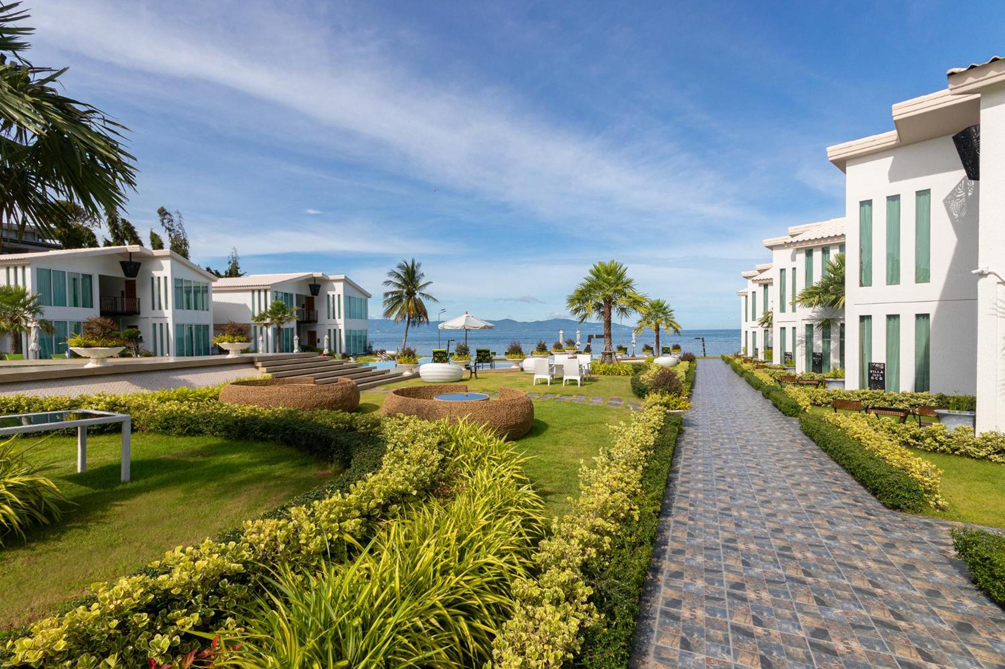 Hotel Vannee Golden Sands Beachfront Resort - Image 1