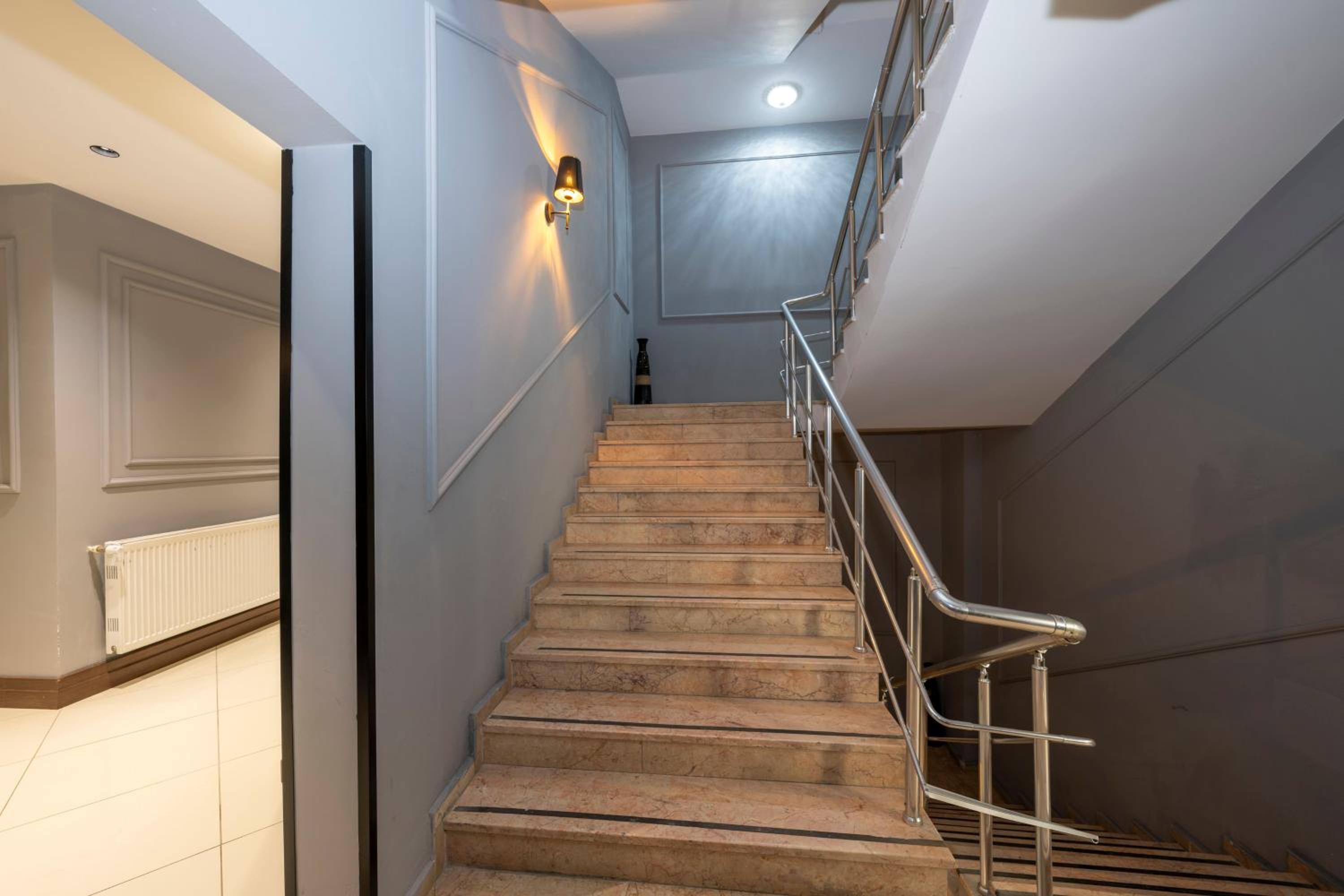 Comfort Suites Otel - Image 10