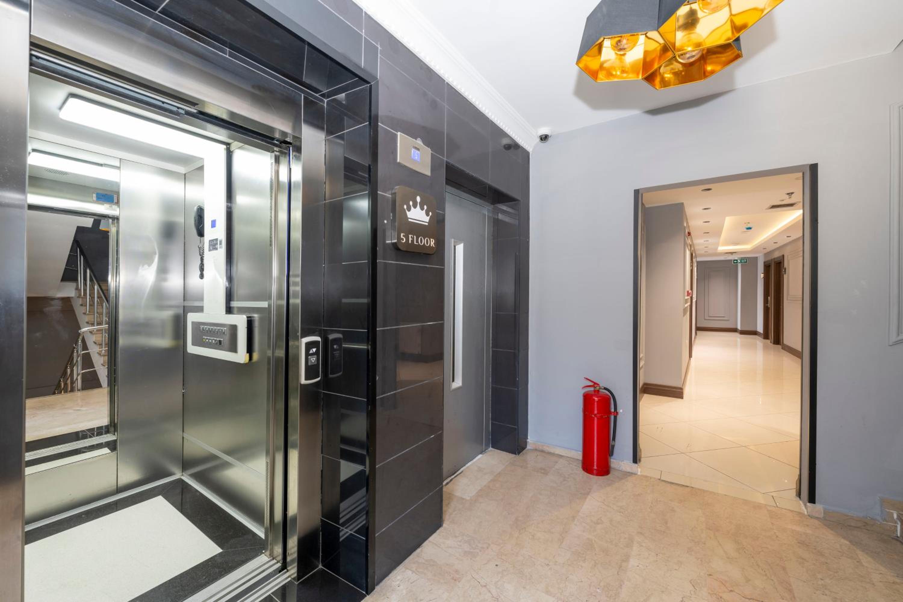 Comfort Suites Otel - Image 49