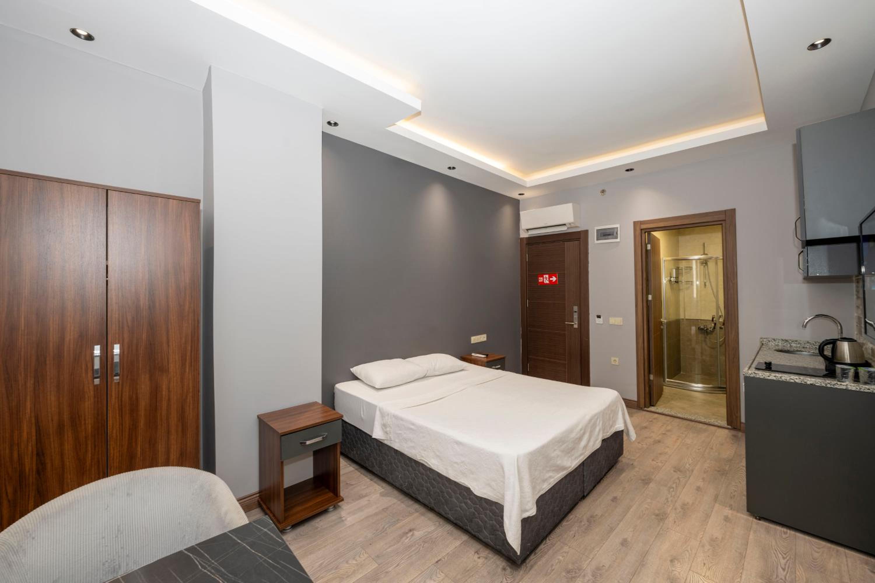 Comfort Suites Otel - Image 12