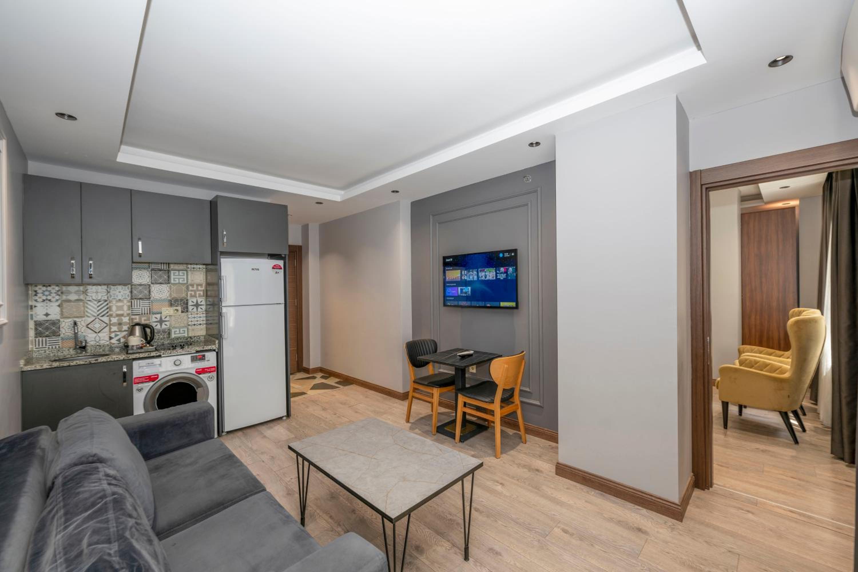 Comfort Suites Otel - Image 17