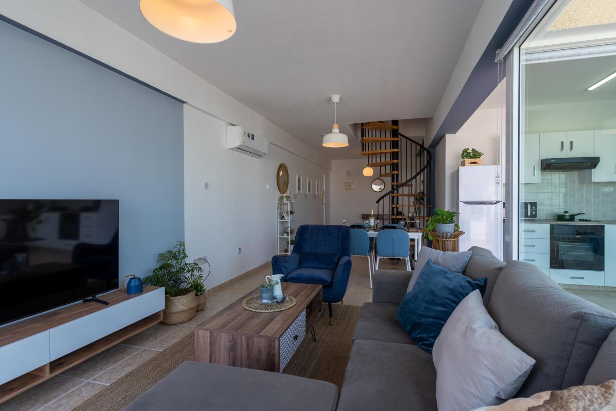 Chloris 3- Bedroom Apartment W/Pool in Larnaca