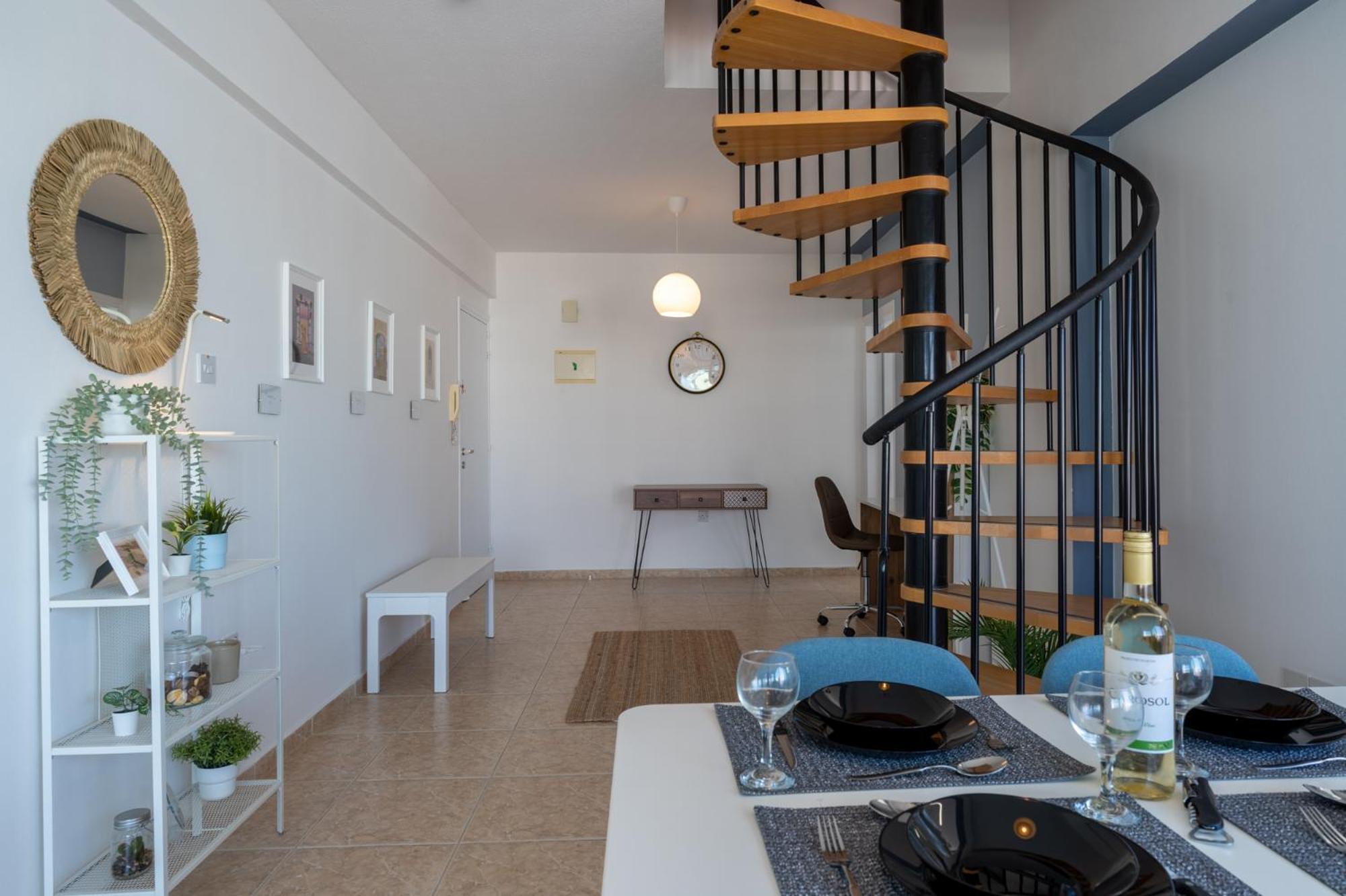 Chloris 3- Bedroom Apartment W/Pool in Larnaca