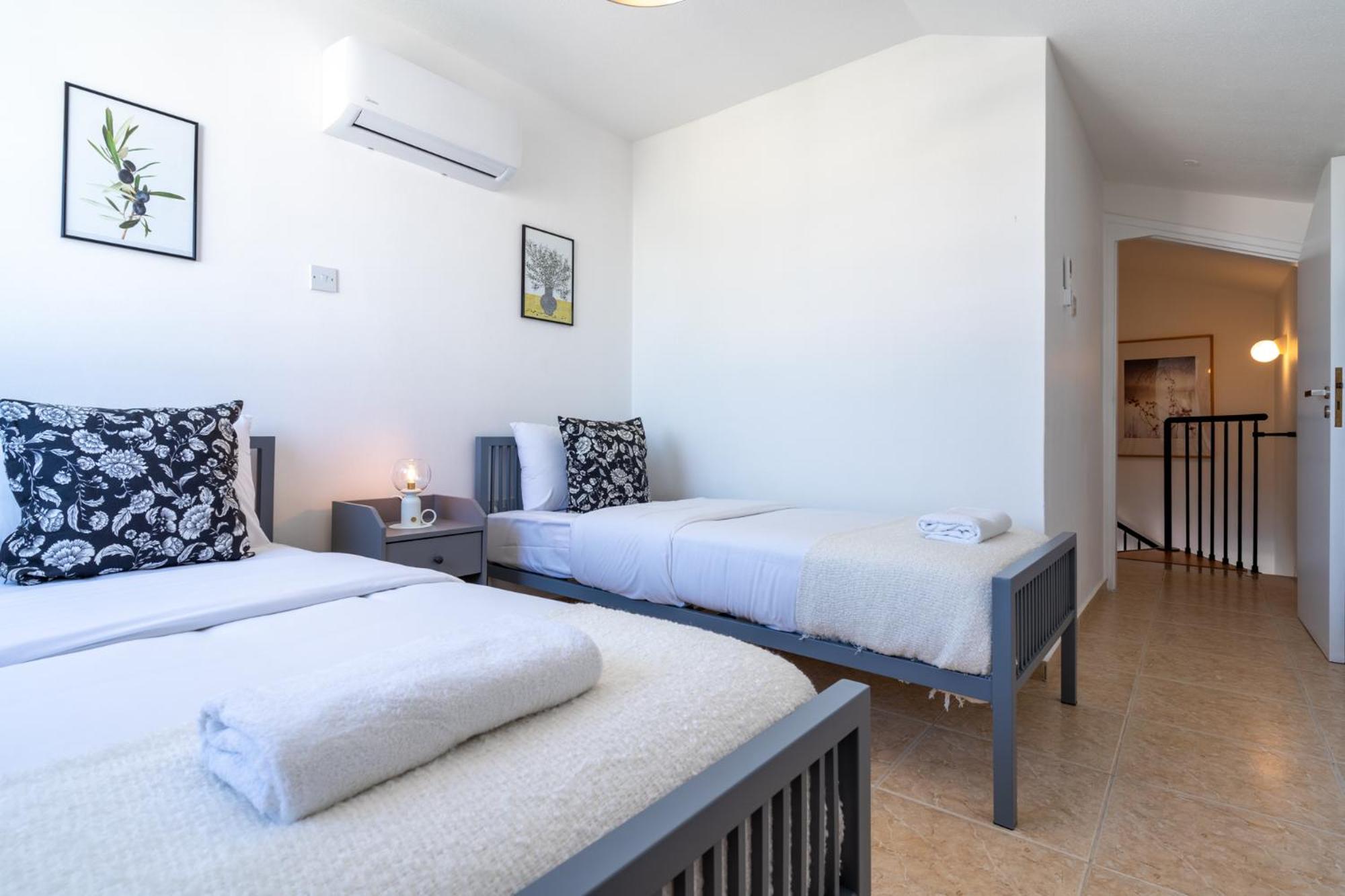 Chloris 3- Bedroom Apartment W/Pool in Larnaca