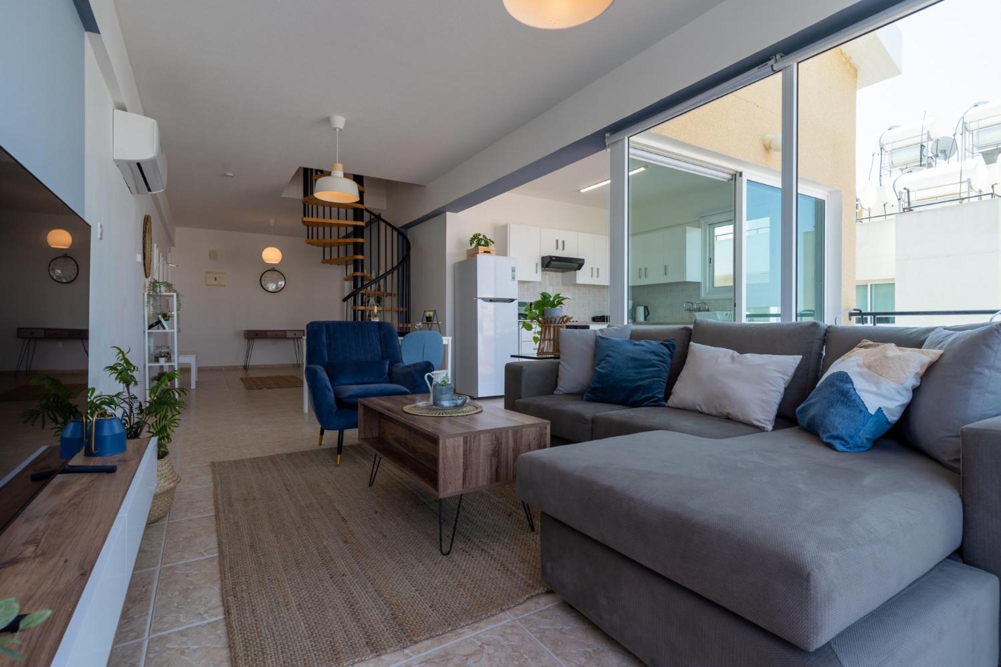 Chloris 3- Bedroom Apartment W/Pool in Larnaca