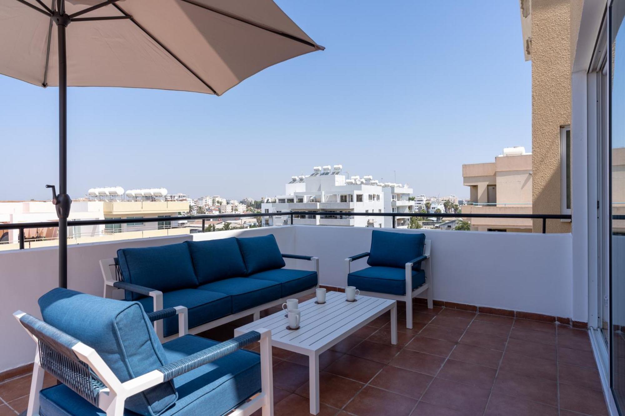 Chloris 3- Bedroom Apartment W/Pool in Larnaca