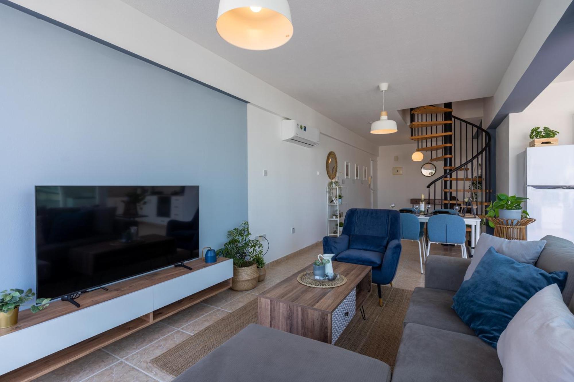 Chloris 3- Bedroom Apartment W/Pool in Larnaca