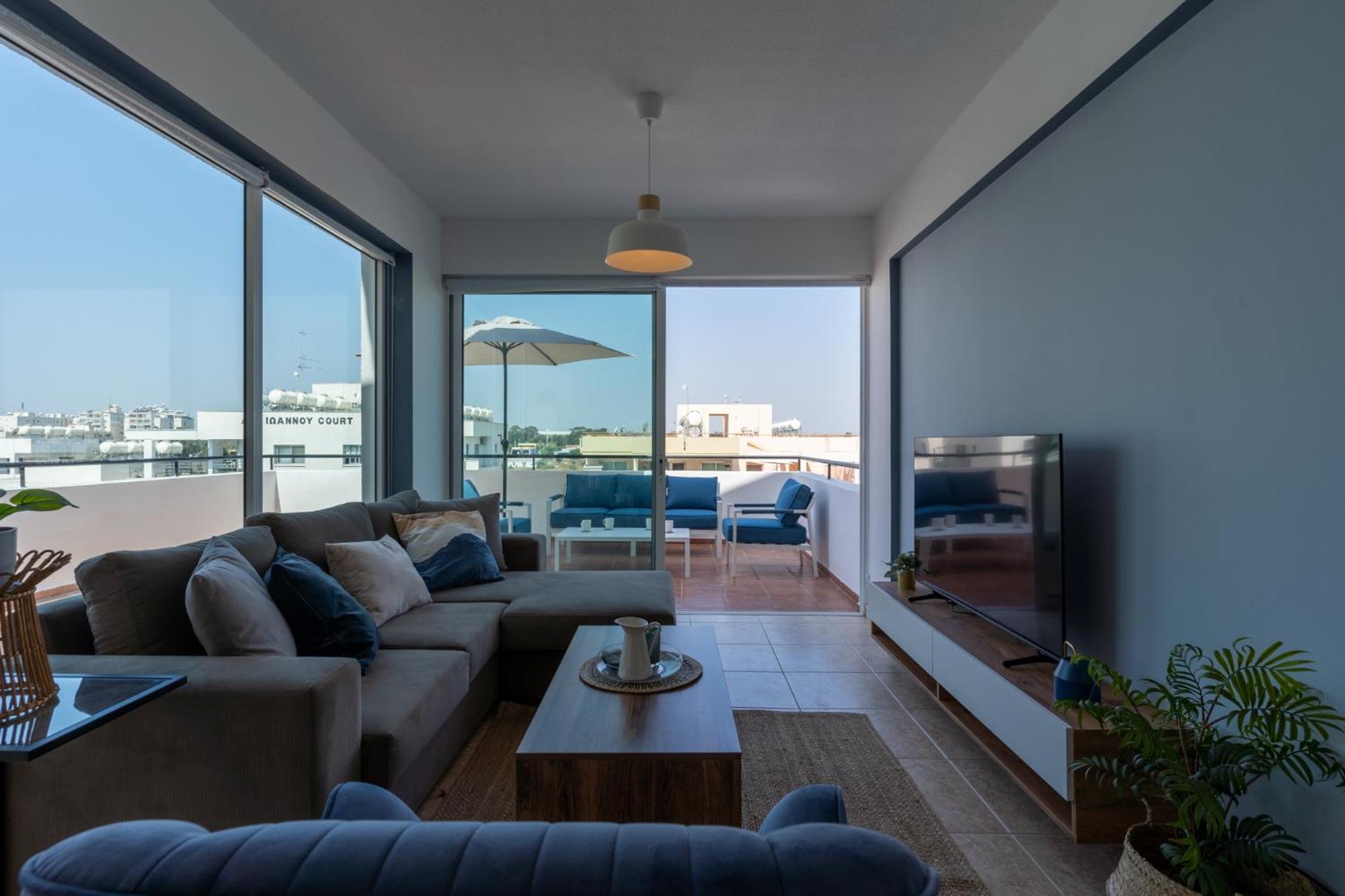 Chloris 3- Bedroom Apartment W/Pool in Larnaca