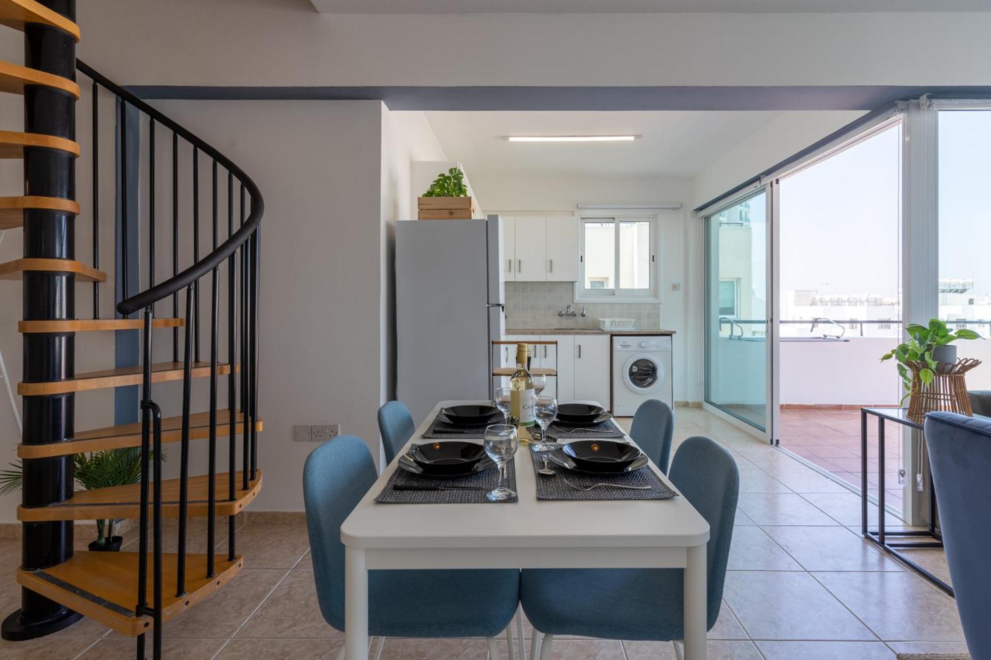 Chloris 3- Bedroom Apartment W/Pool in Larnaca