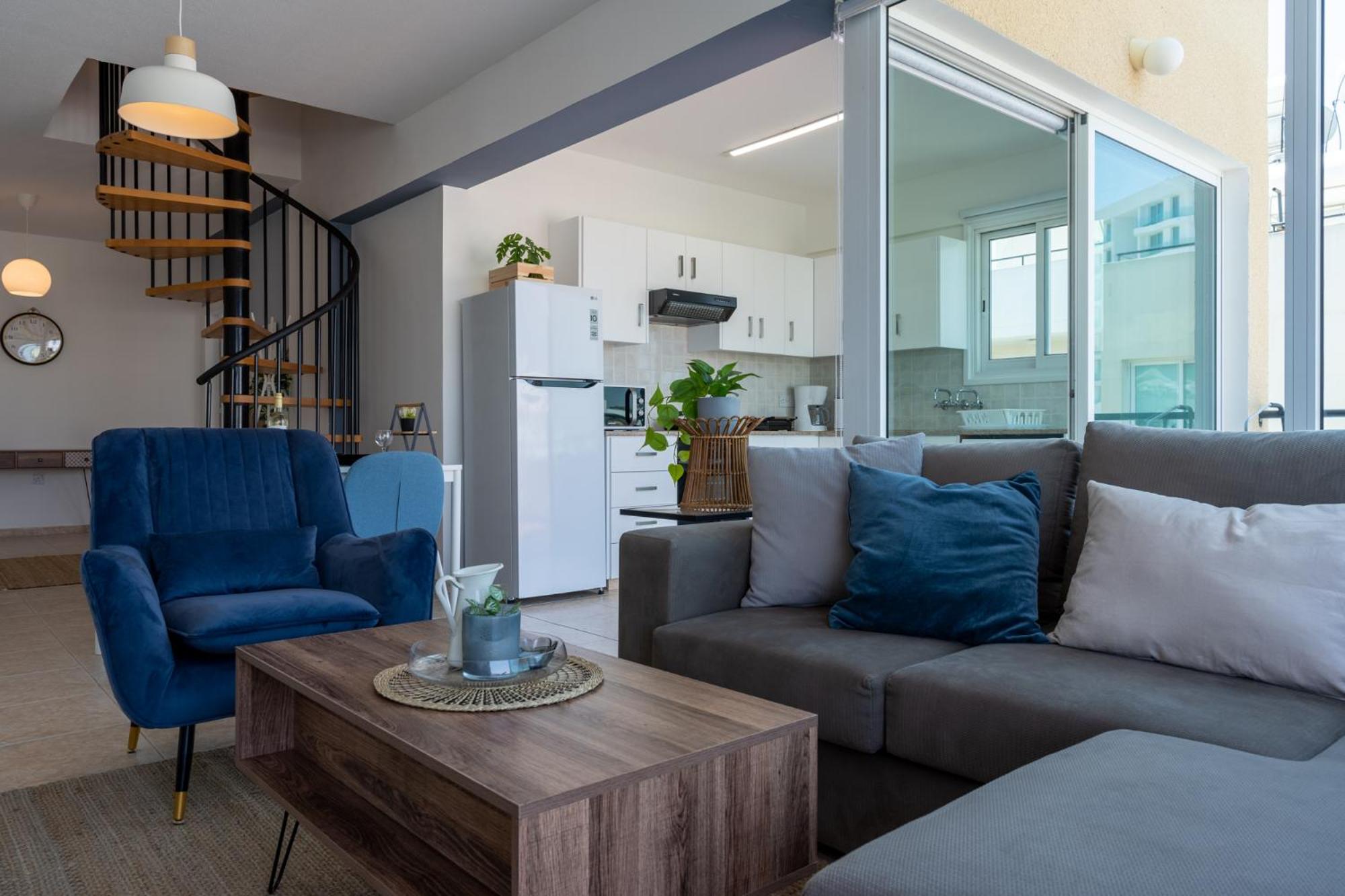Chloris 3- Bedroom Apartment W/Pool in Larnaca