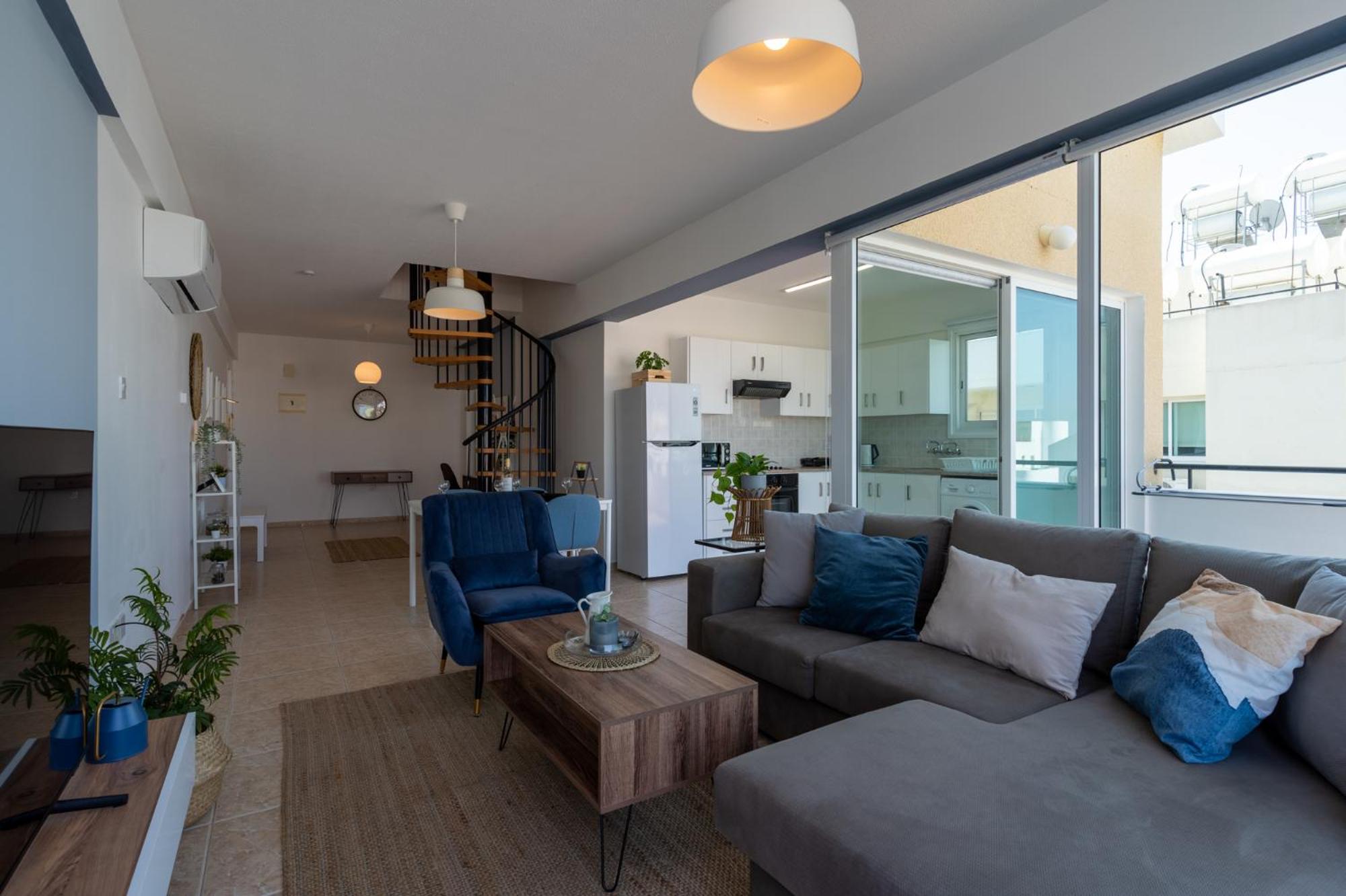 Chloris 3- Bedroom Apartment W/Pool in Larnaca