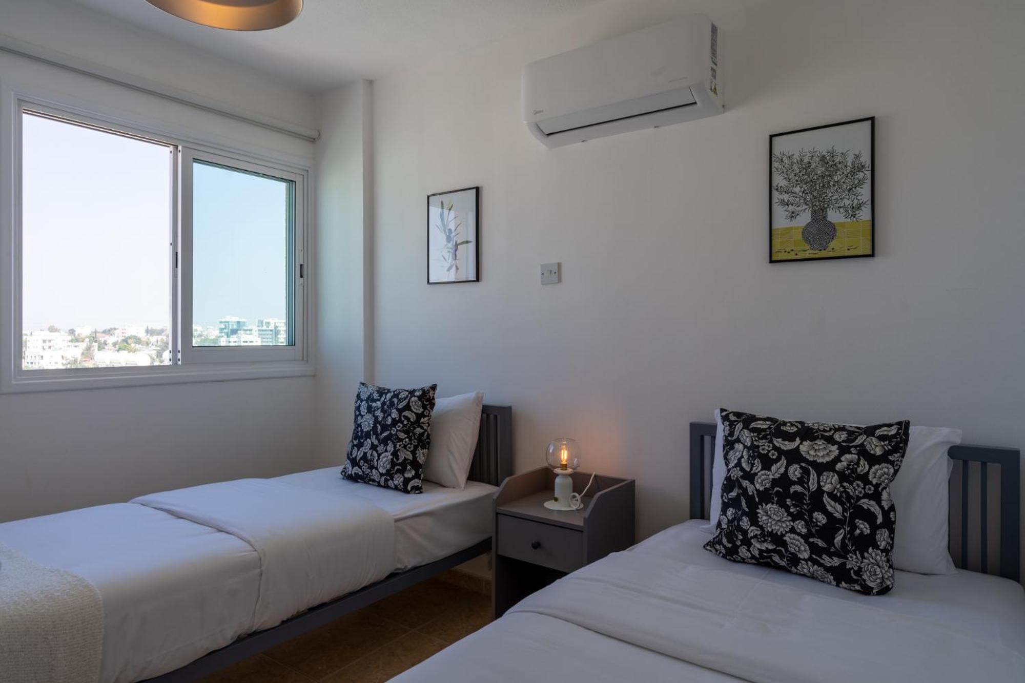Chloris 3- Bedroom Apartment W/Pool in Larnaca