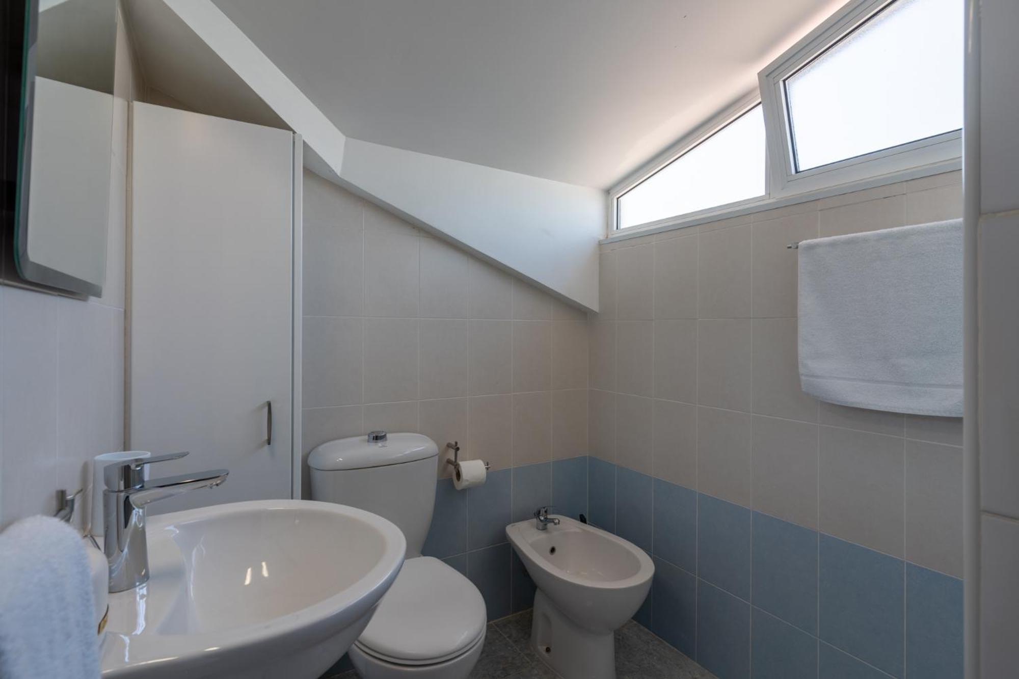 Chloris 3- Bedroom Apartment W/Pool in Larnaca