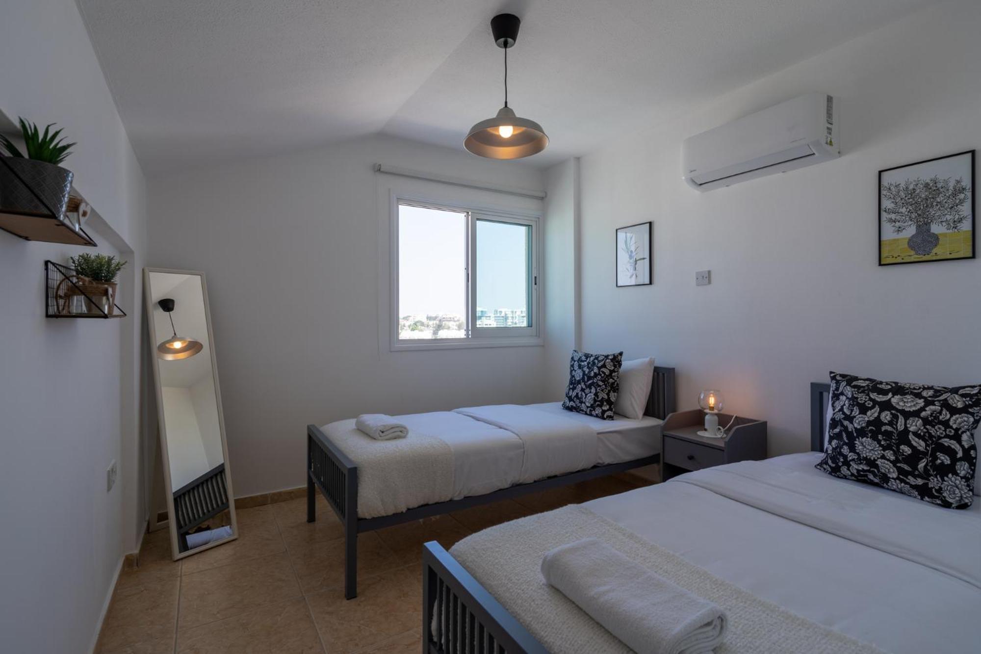 Chloris 3- Bedroom Apartment W/Pool in Larnaca