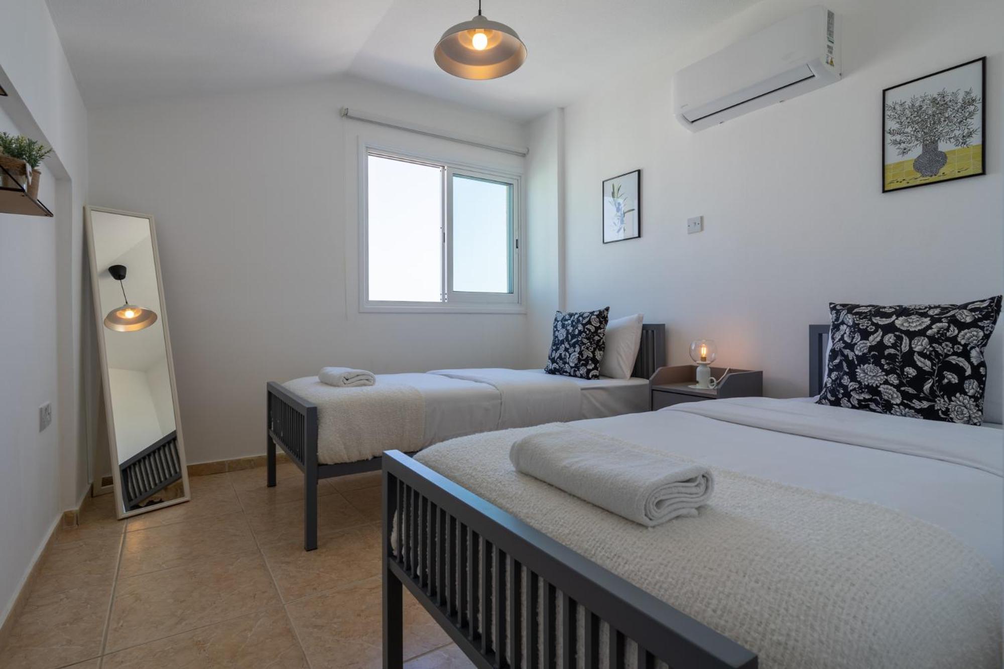 Chloris 3- Bedroom Apartment W/Pool in Larnaca