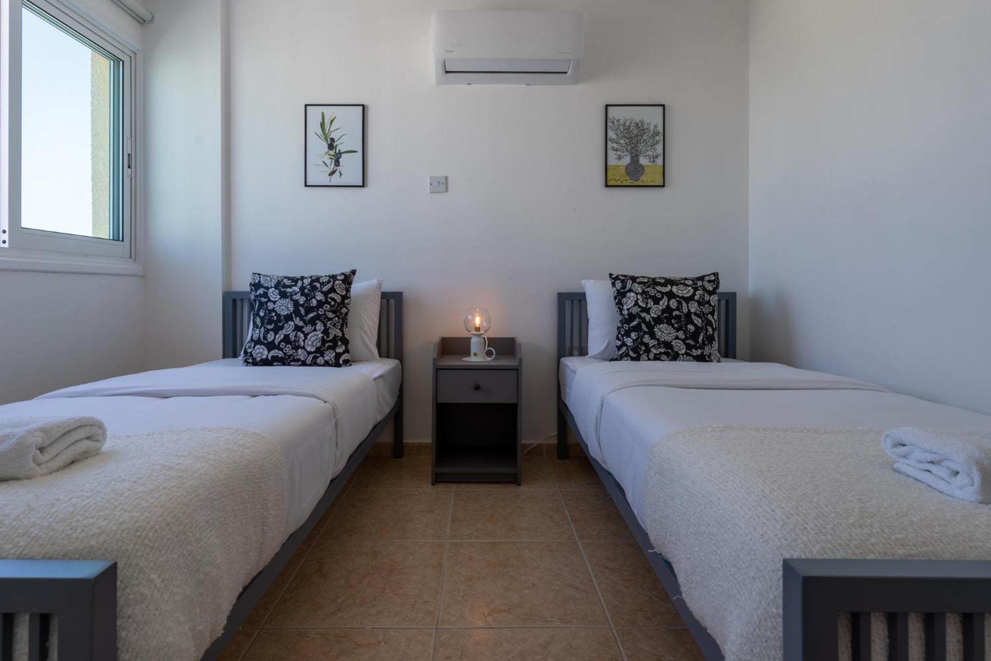 Chloris 3- Bedroom Apartment W/Pool in Larnaca