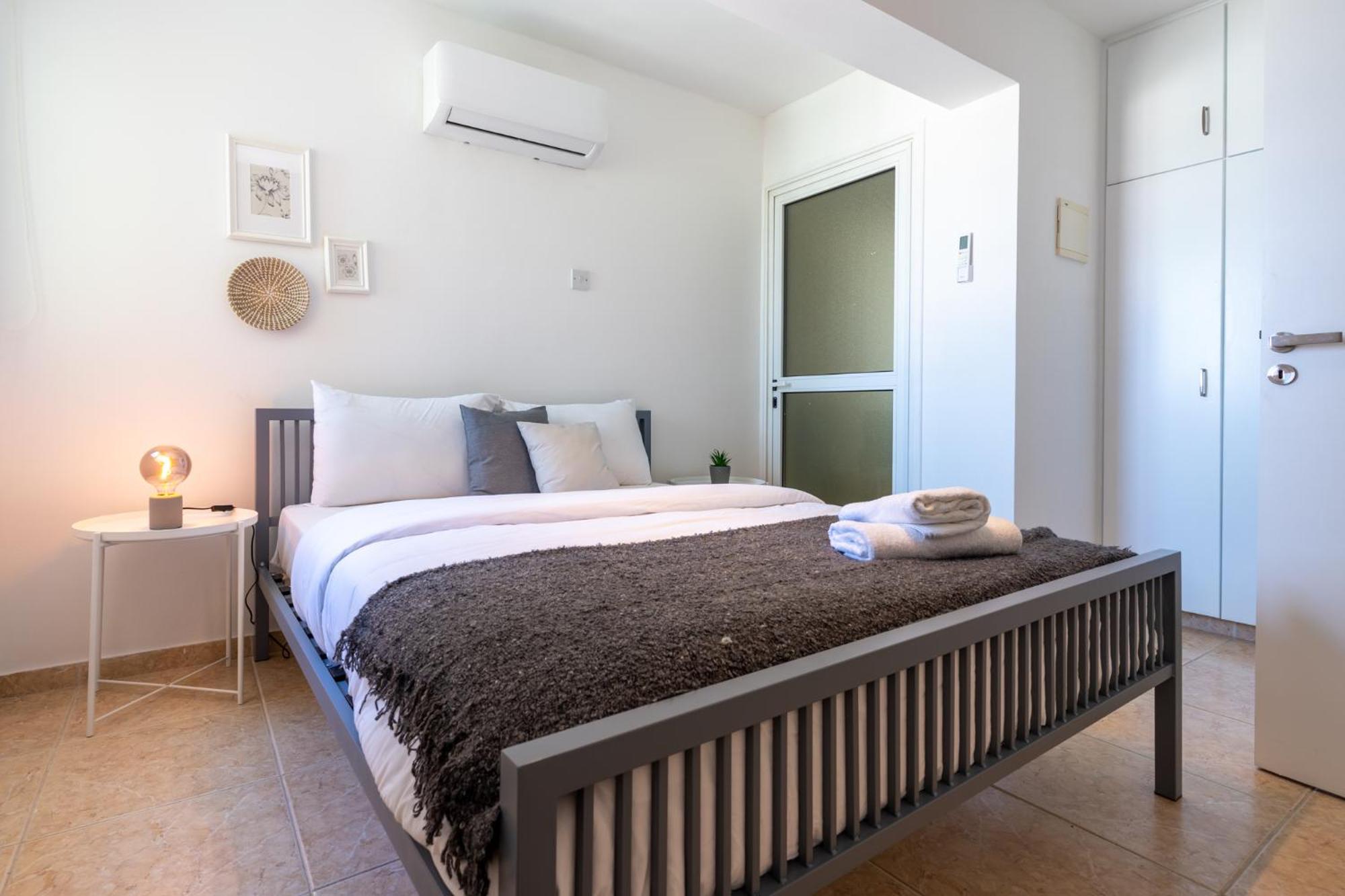 Chloris 3- Bedroom Apartment W/Pool in Larnaca