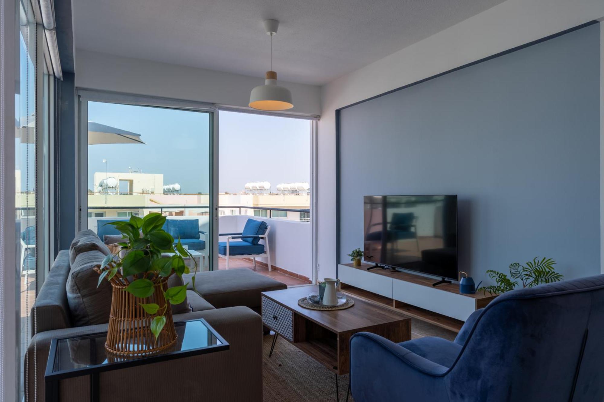 Chloris 3- Bedroom Apartment W/Pool in Larnaca